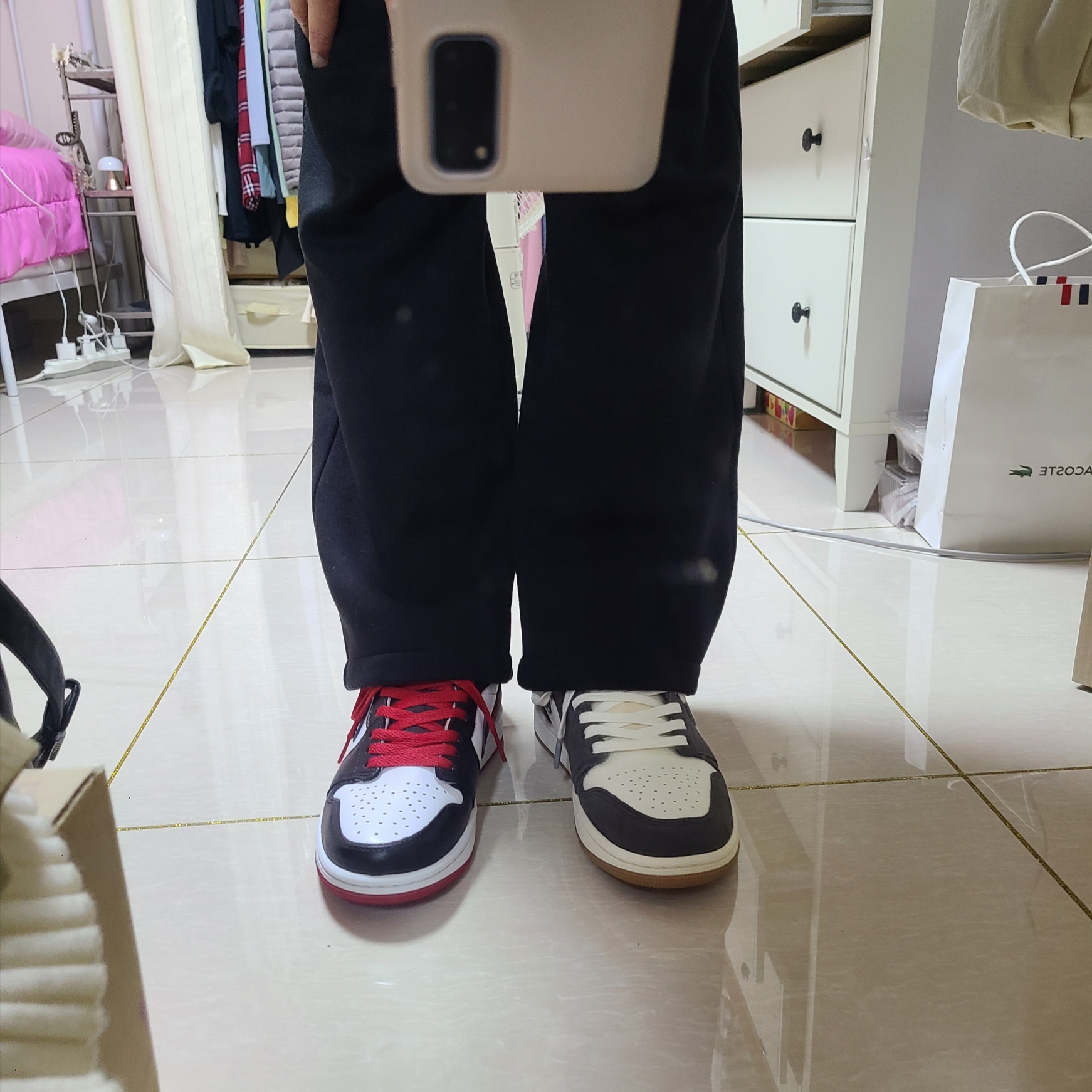 Jordan 1 Retro Low OG Black Toe 착용 스타일 - 5