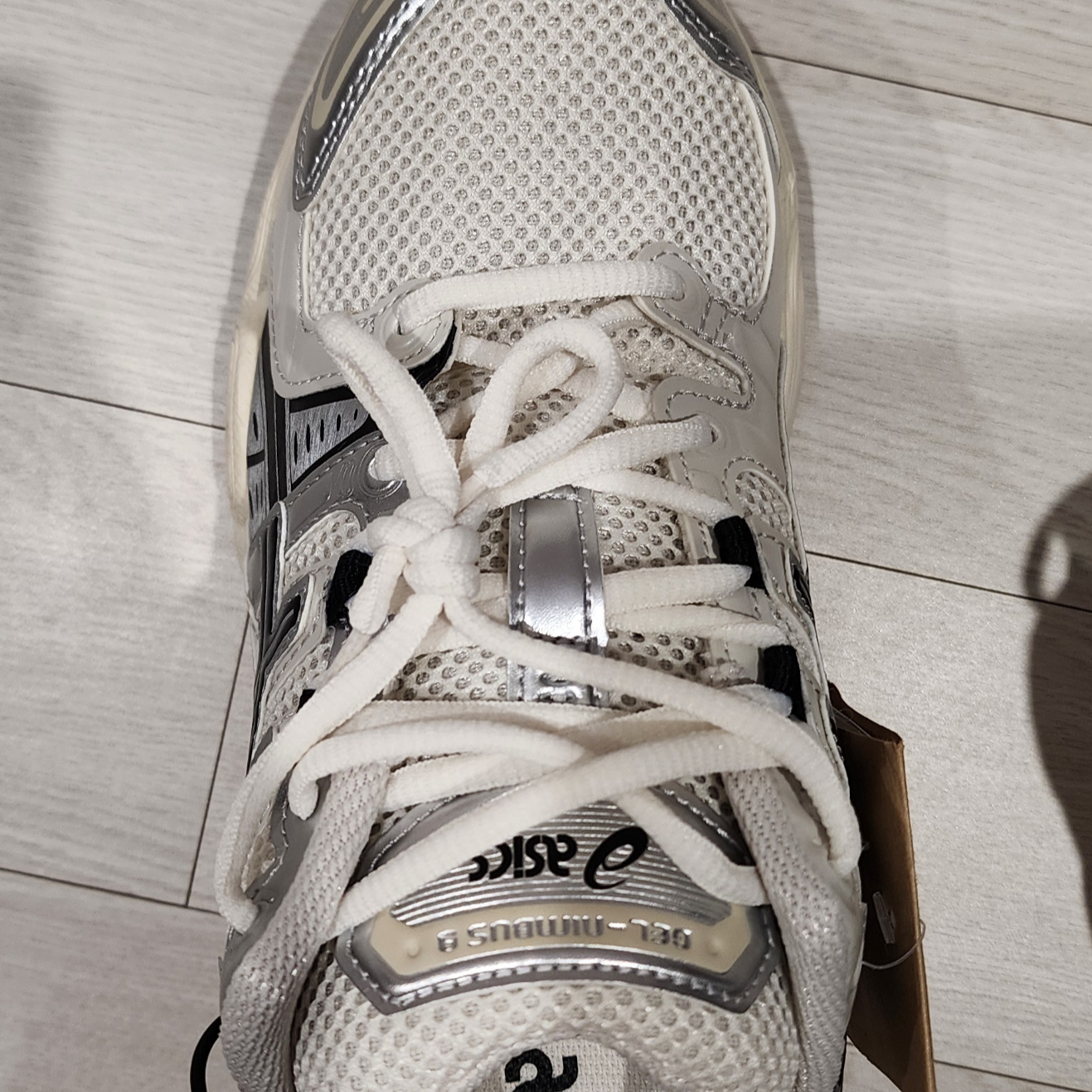 Asics Gel-Nimbus 9 Cream Black 착용 스타일 - 5