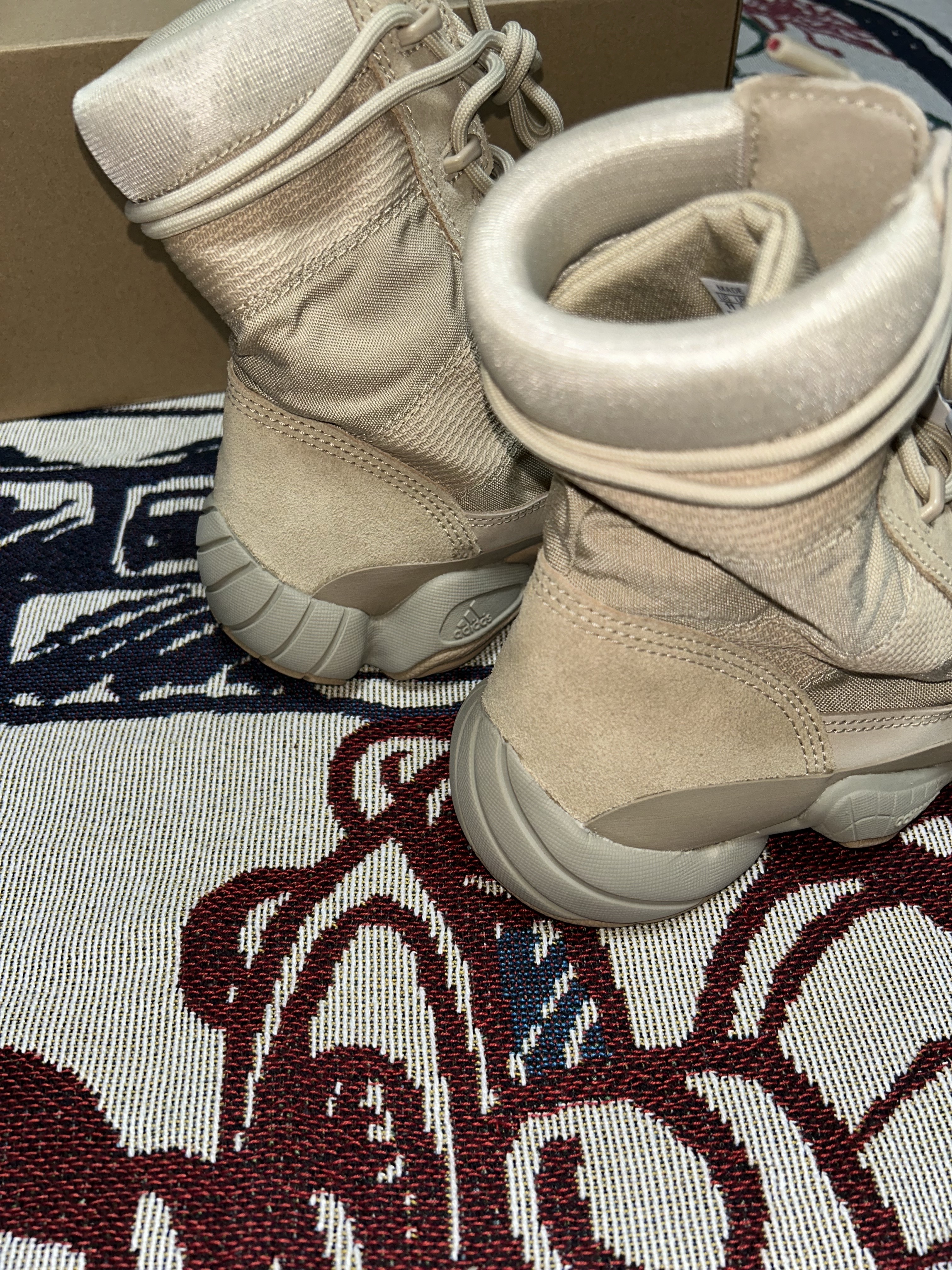 Adidas Yeezy 500 High Tactical Utility Sand 착용 스타일 - 6