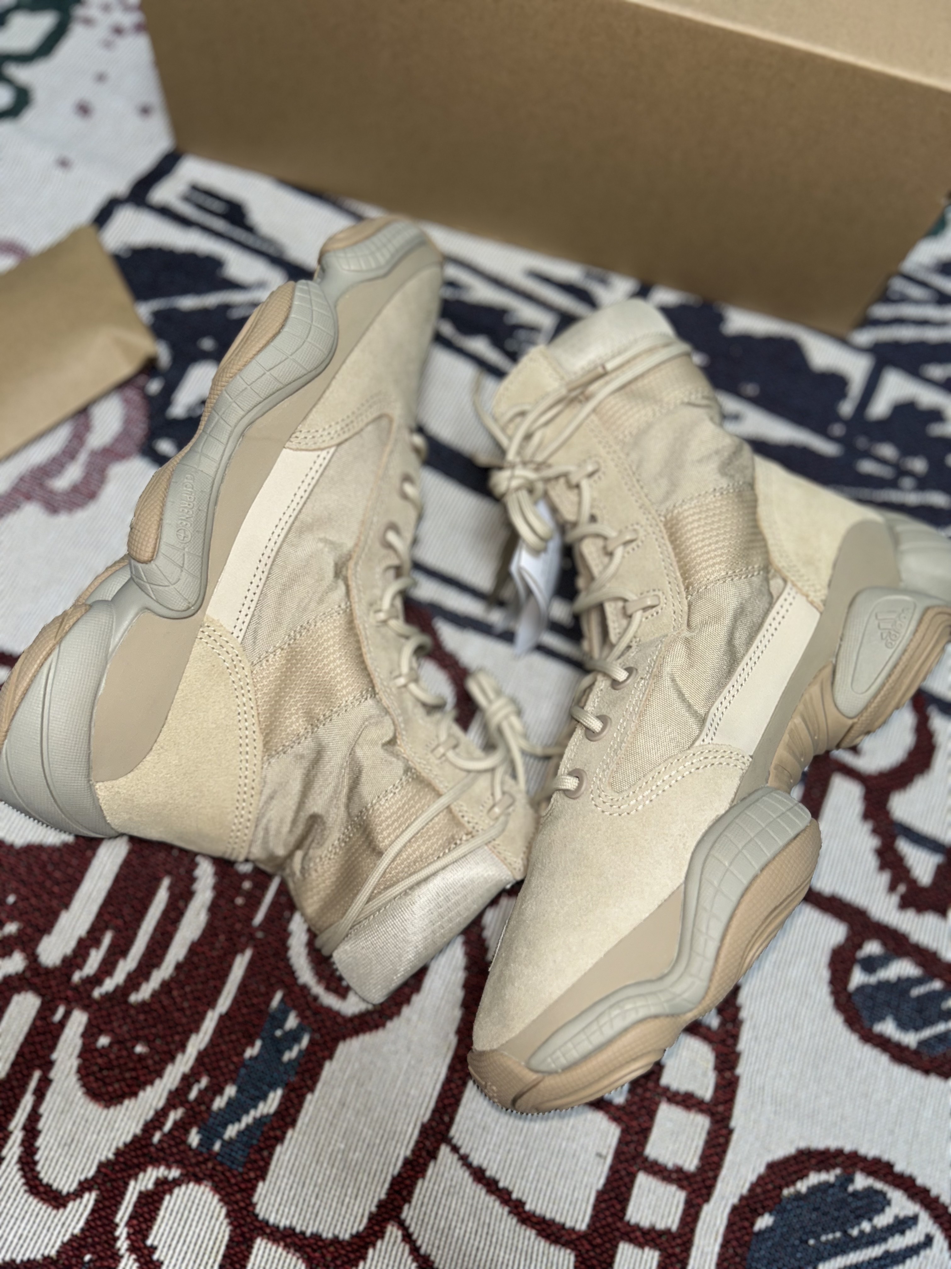 Adidas Yeezy 500 High Tactical Utility Sand 착용 스타일 - 4