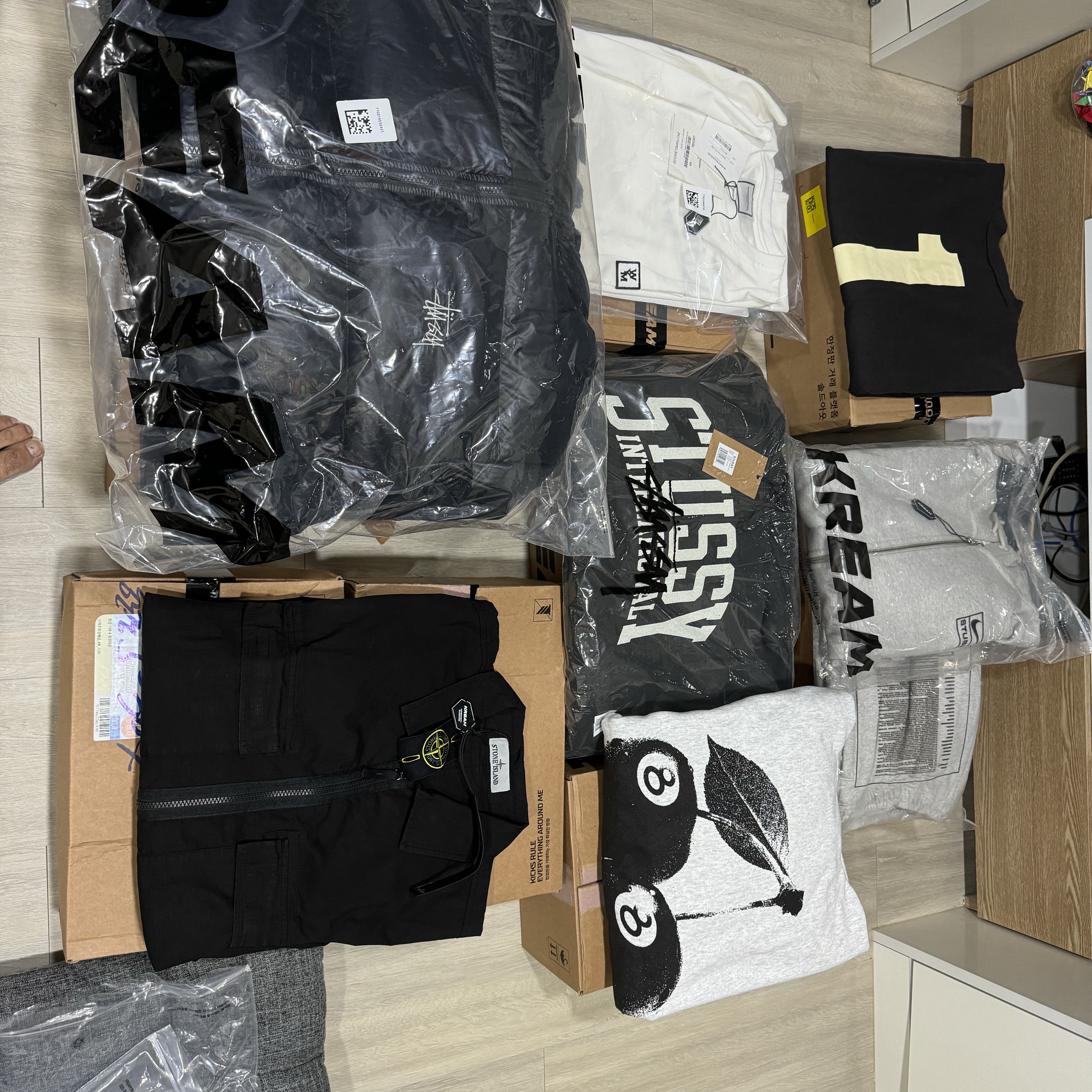 Stone Island 12011 Overshirt Black - 24SS, Wooyoungmi Back Logo Long Sleeve T-Shirt White - 24SS 착용 스타일 - 8