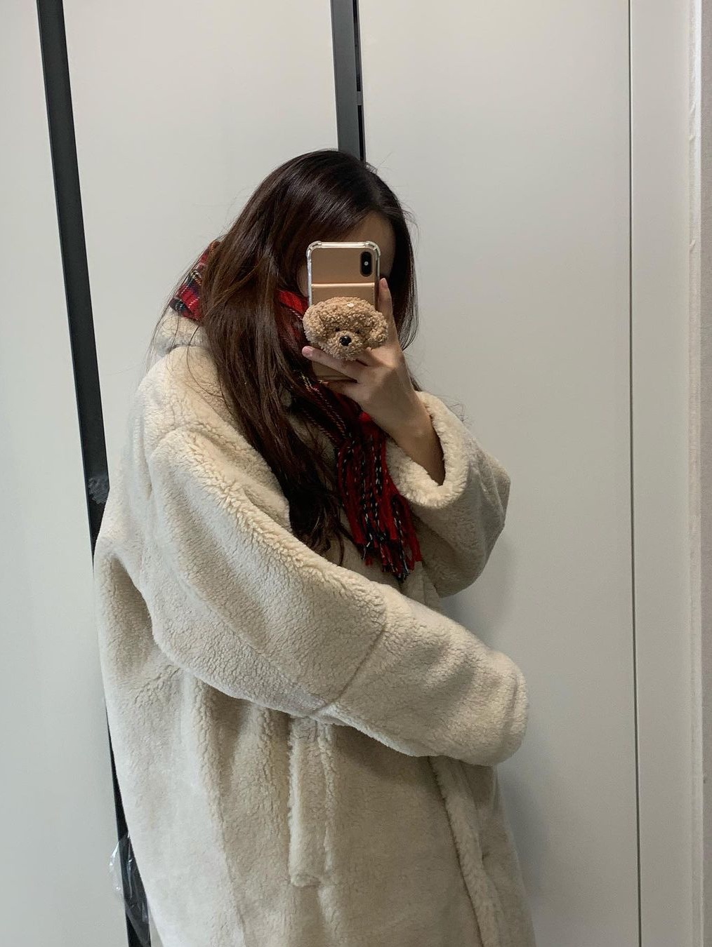 Siyazu SIOT4095 Wool Blend Teddy Long Coat Beige 착용 스타일 - 1