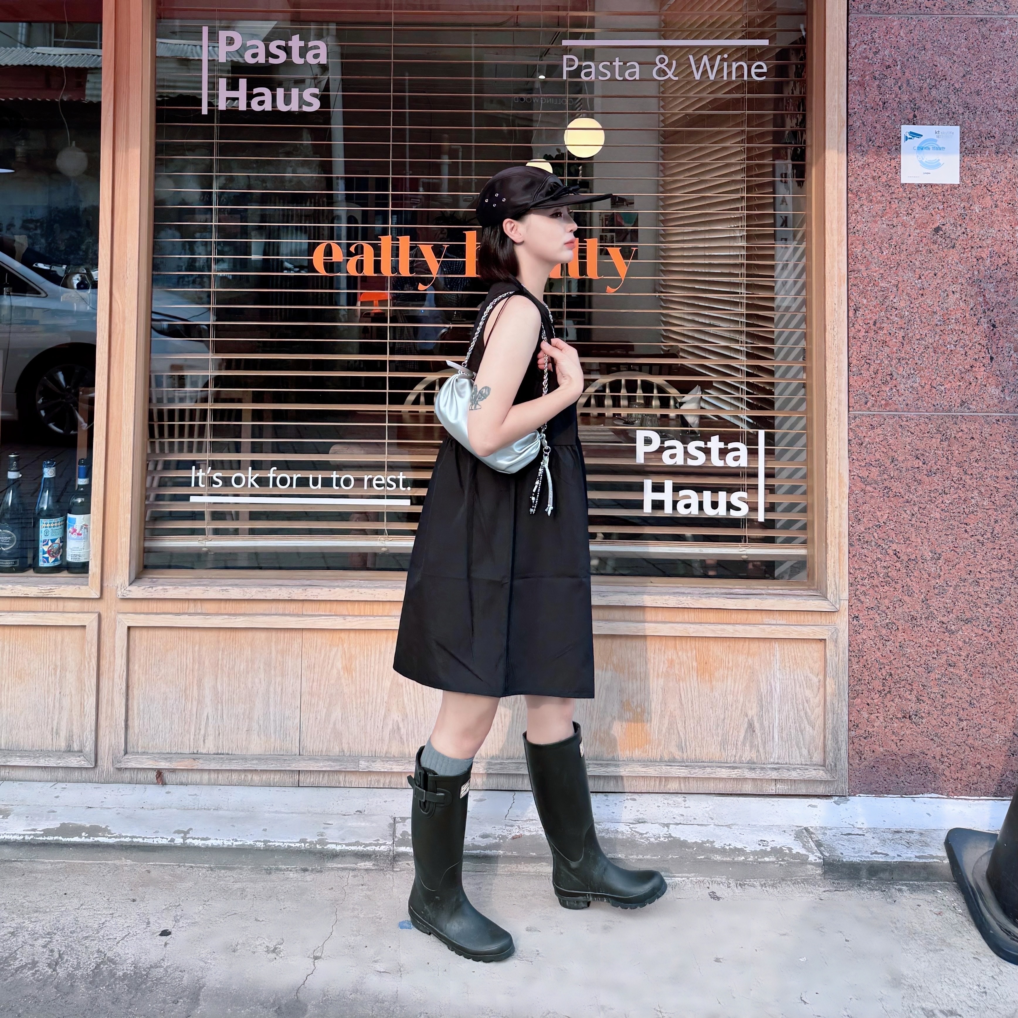 YOUCHE QS Duck Cap Black, (W) Rockfishweatherwear Original Long Rain Boots Black 착용 스타일 - 1