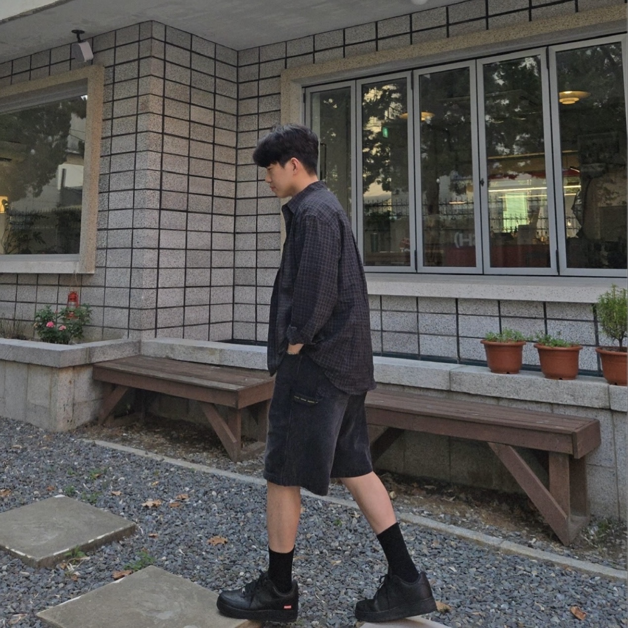 Supreme Washed Corduroy Double Knee Painter Short Black - 24SS, Nike x Supreme Air Force 1 Low Black 착용 스타일 - 2