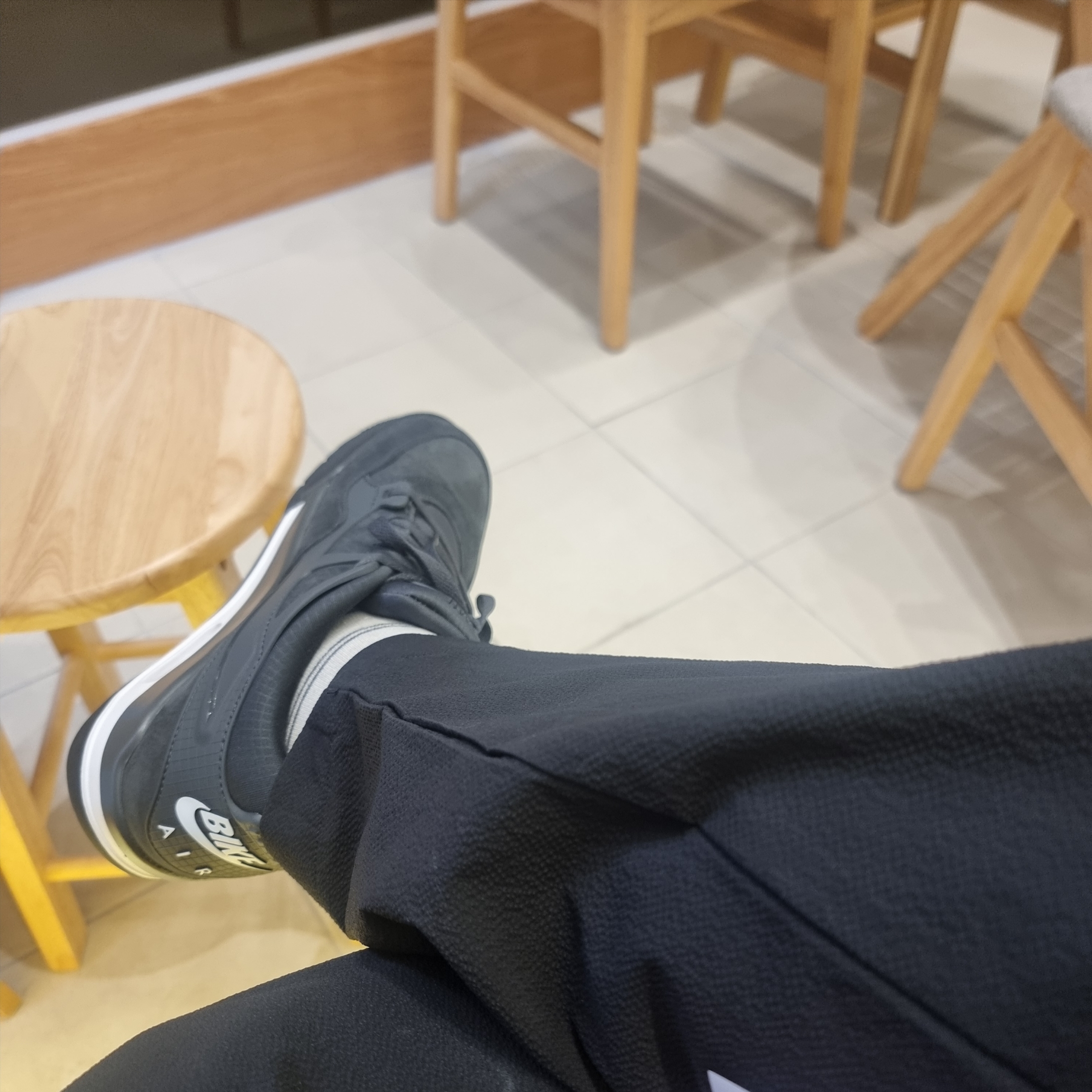 Jordan 4 x Nigel Sylvester RM SP Driveway Grey 착용 스타일