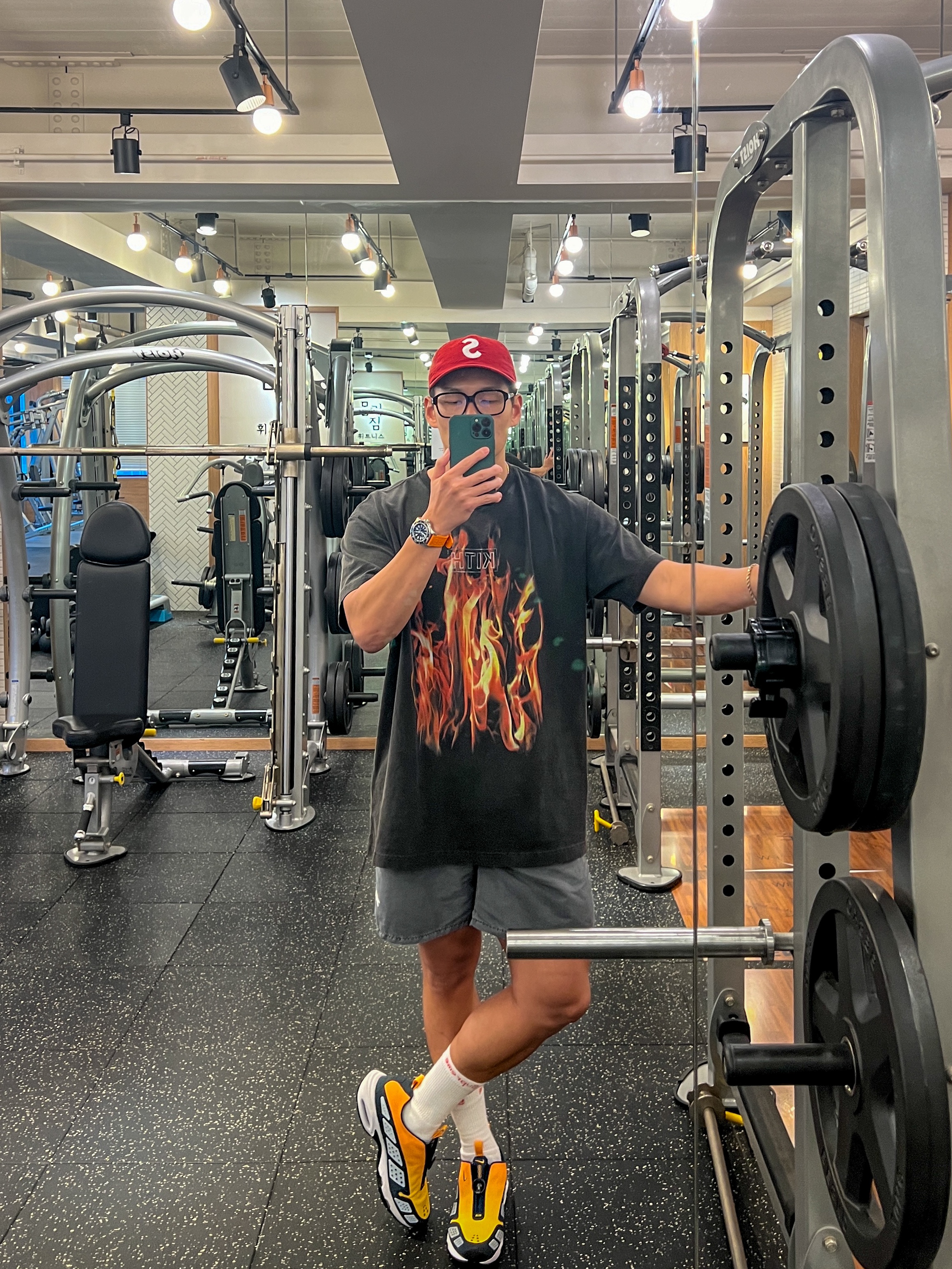 Supreme Seersucker S Logo 6-Panel Red - 24SS, Kith Seoul Box Logo T-Shirt Black 착용 스타일