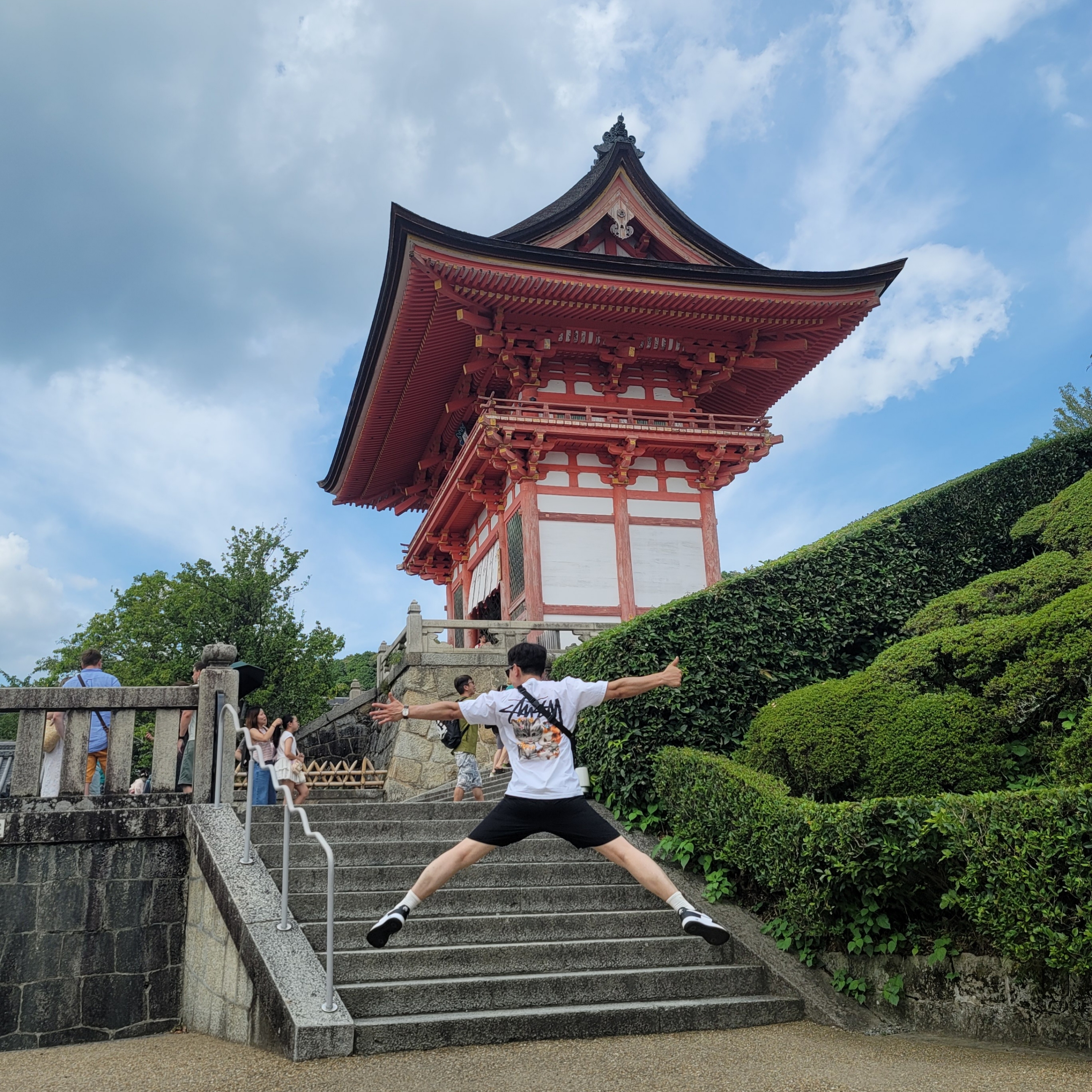 Stussy Kittens T-Shirt White, Nike Air Force 1 '07 Black White 착용 스타일