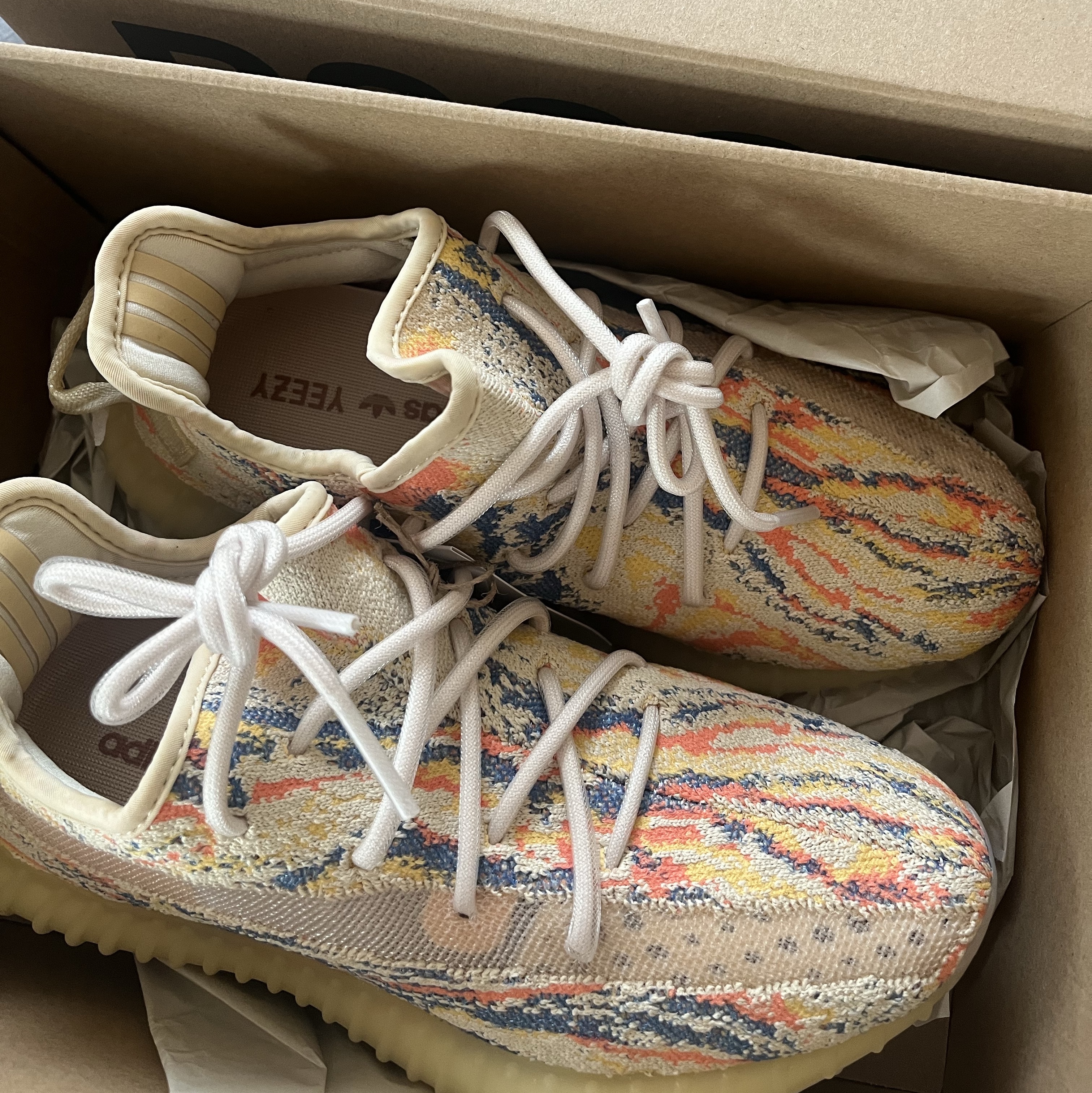 Adidas Yeezy Boost 350 V2 MX Oat 착용 스타일