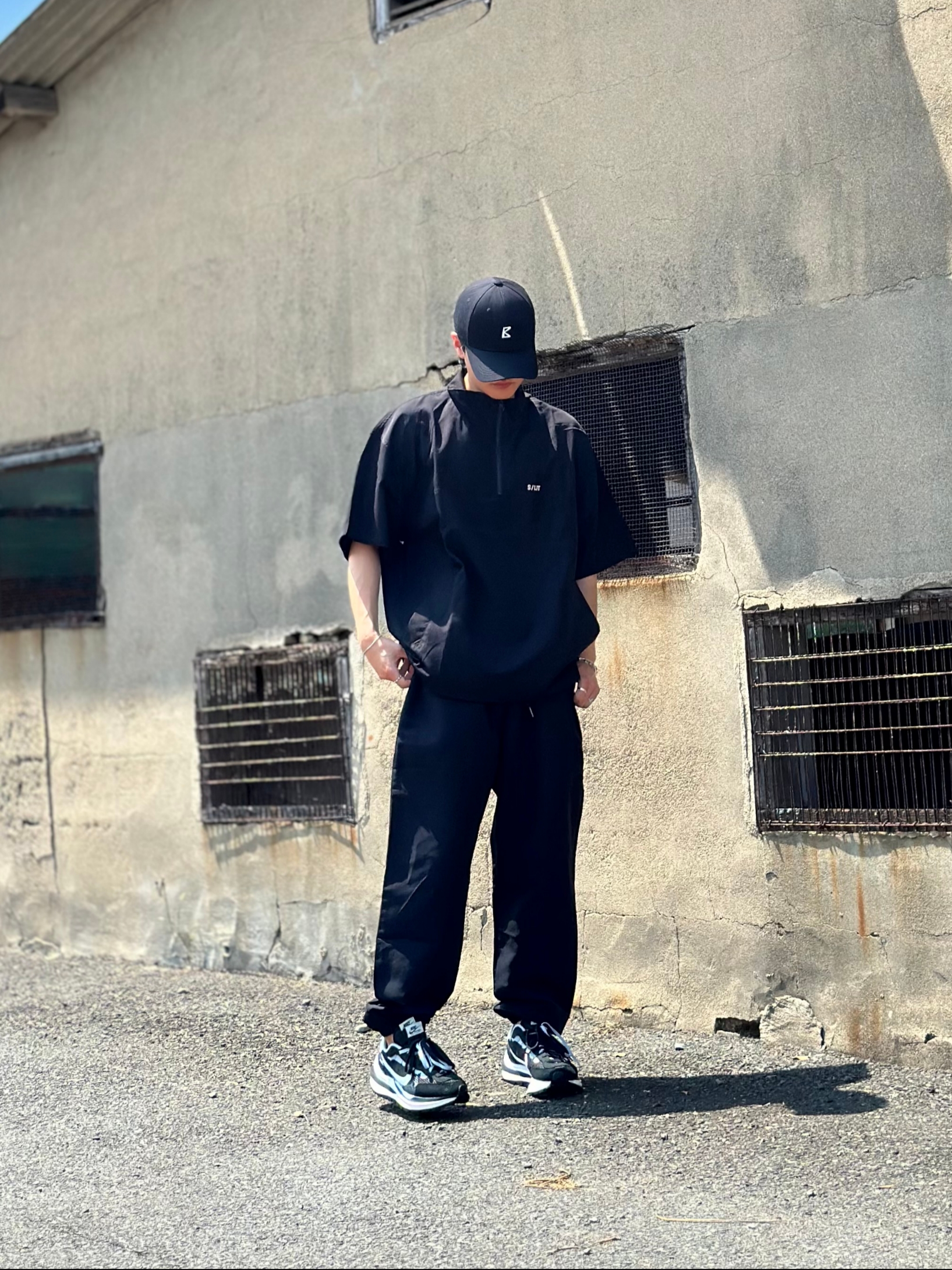Nike x Sacai VaporWaffle Black White, Louis Vuitton Monogram Chain Bracelet Silver 착용 스타일 - 1
