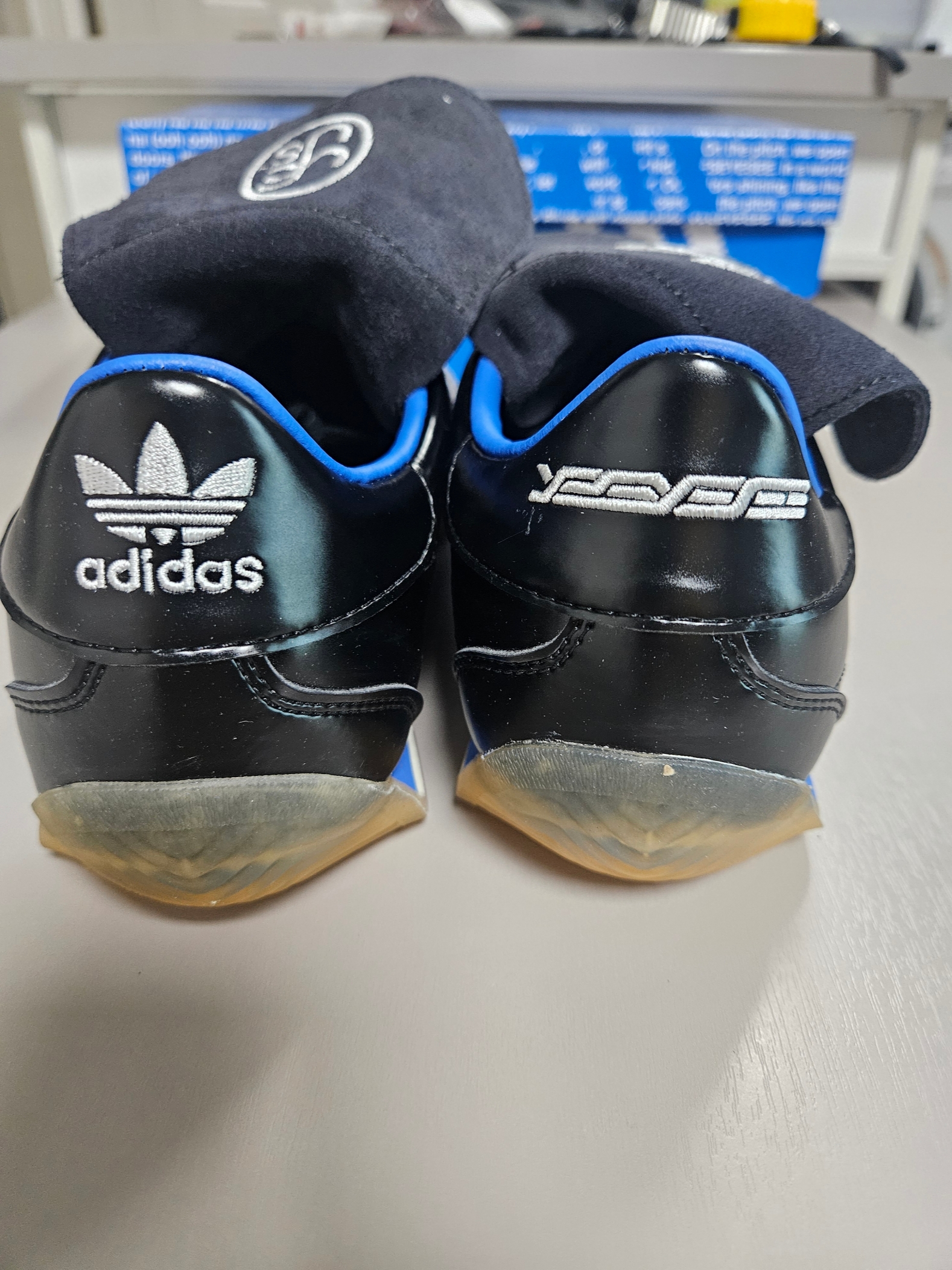 Adidas x Yeseyesee Country OG Core Black Cloud White 착용 스타일 - 7