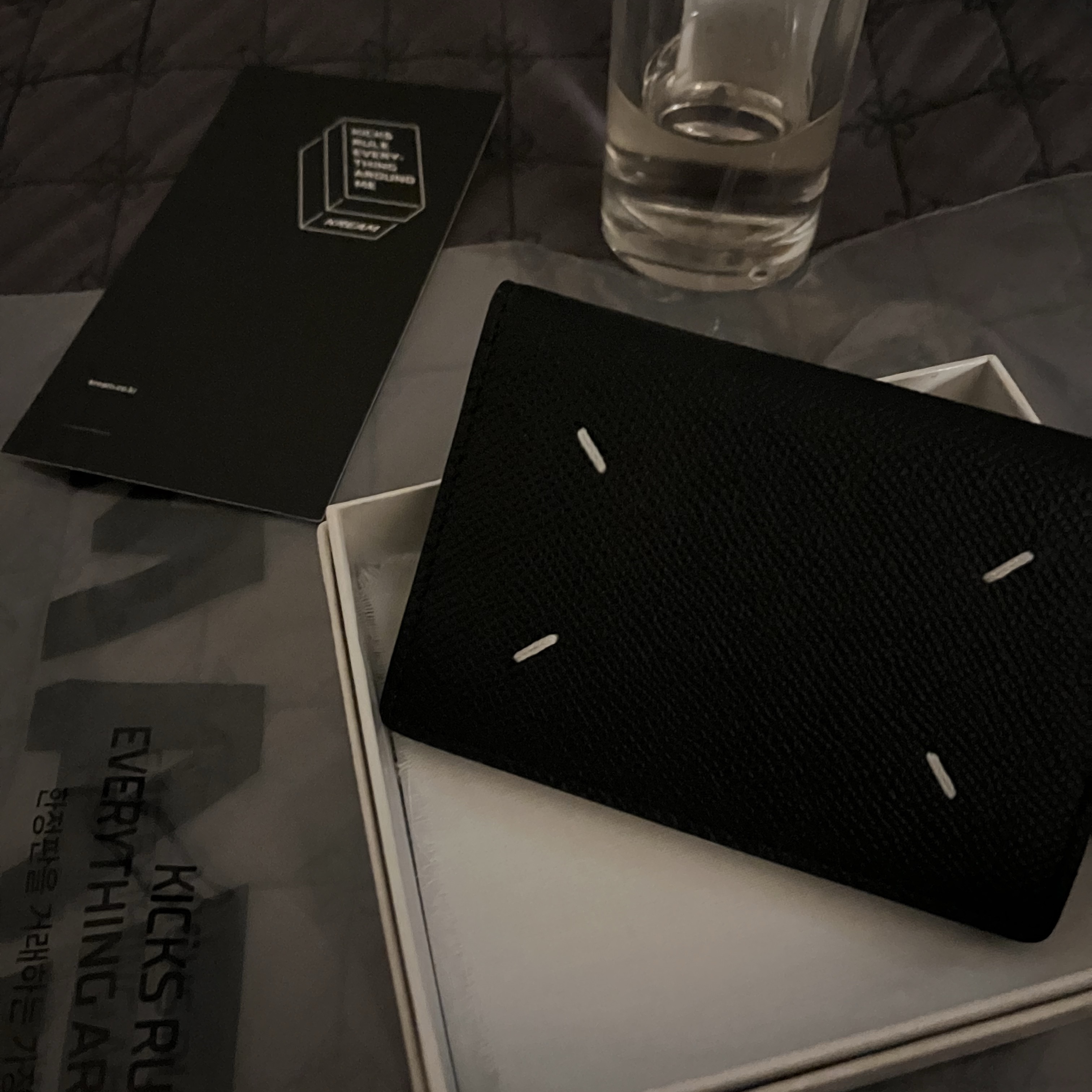 Maison Margiela Leather Bi-Fold Card Holder Black 착용 스타일 - 2