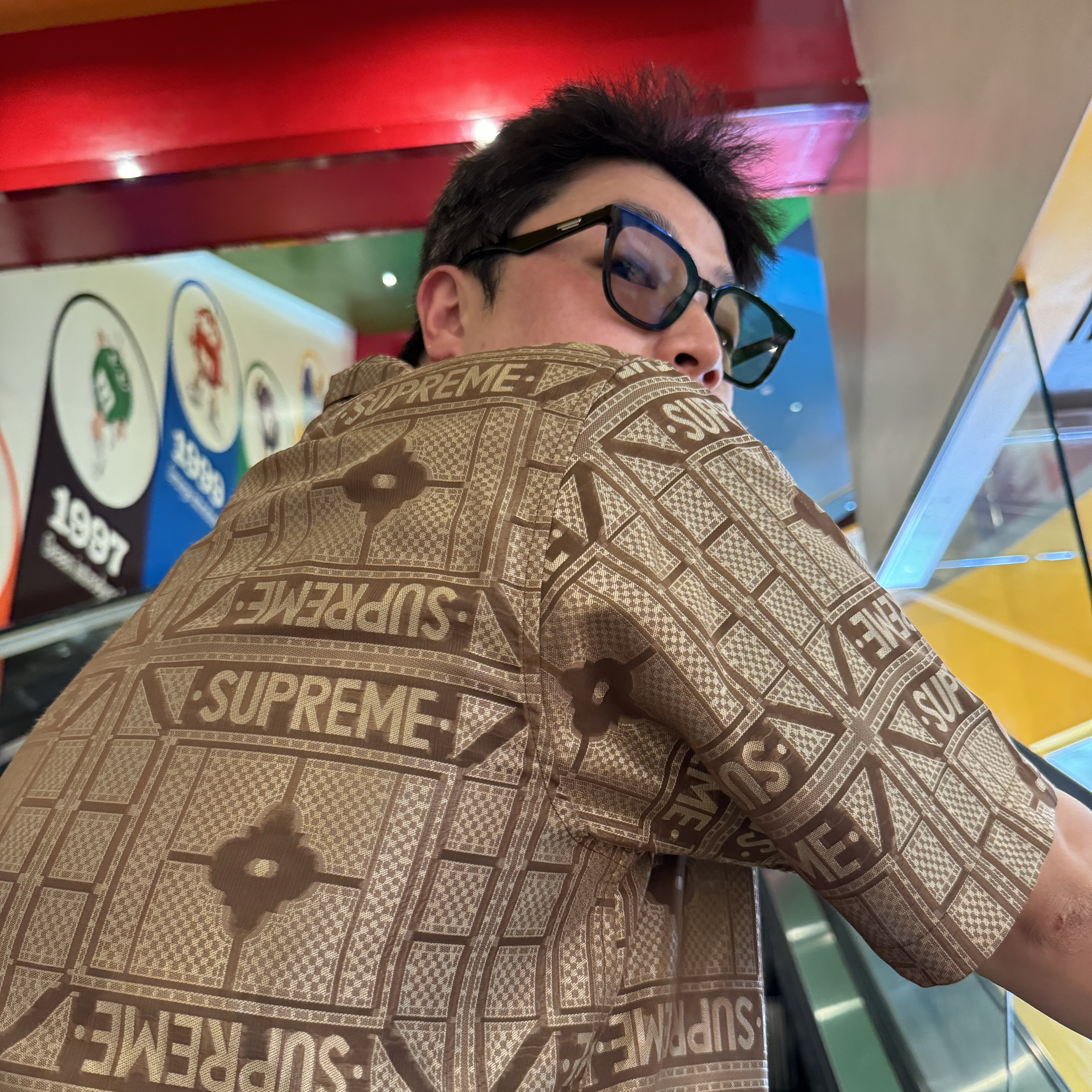 Supreme Tray Jacquard S/S Shirt Tan - 24SS, Jordan 1 x Travis Scott Retro Low OG SP Sail and Ridgerock 착용 스타일 - 1