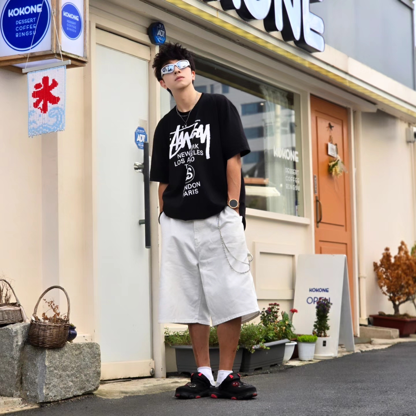 Stussy World Tour T-Shirt Black 2024,2025, Stussy World Tour T-Shirt Black 2023 착용 스타일 - 9
