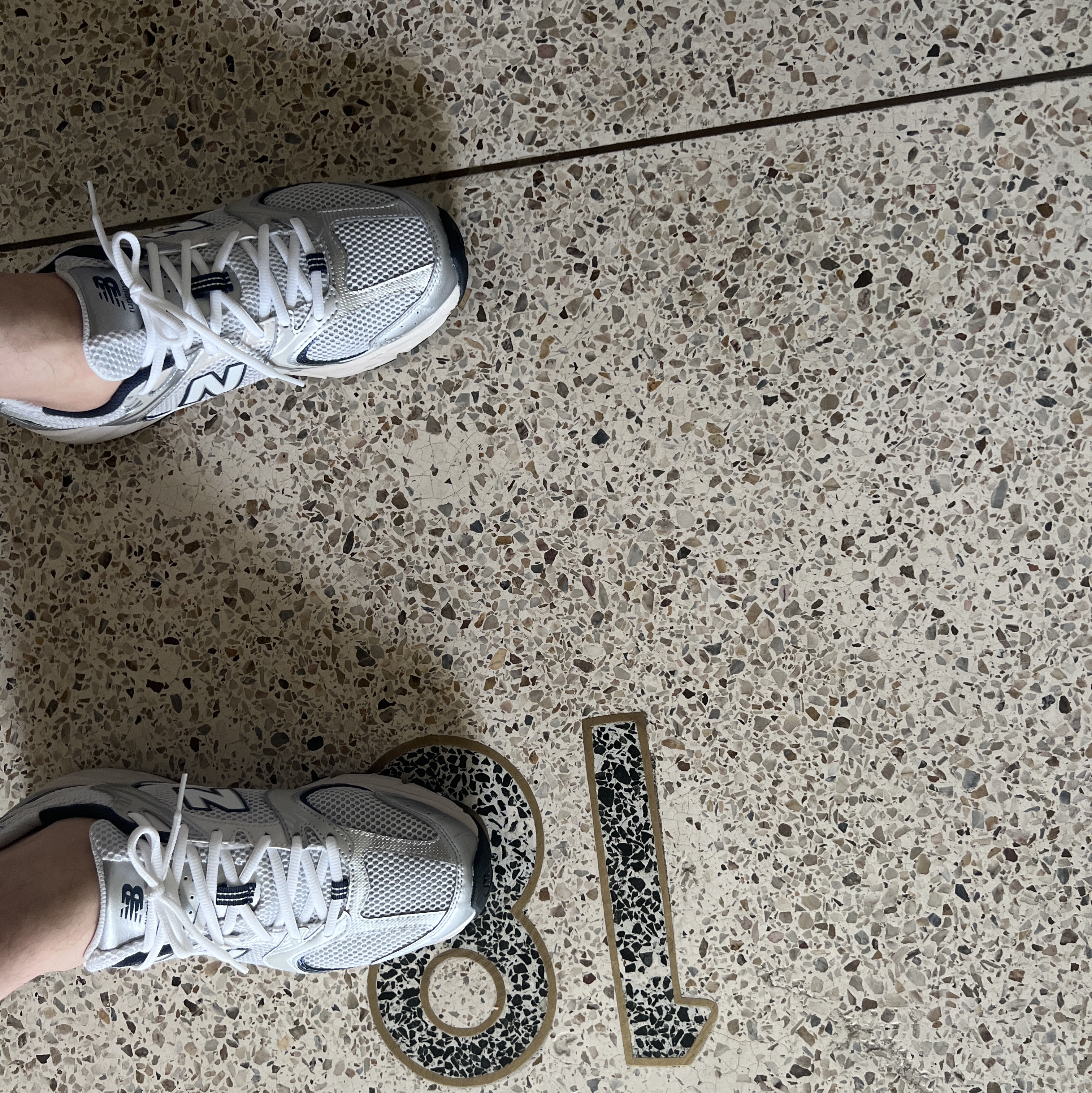New Balance 530 Steel Grey 착용 스타일