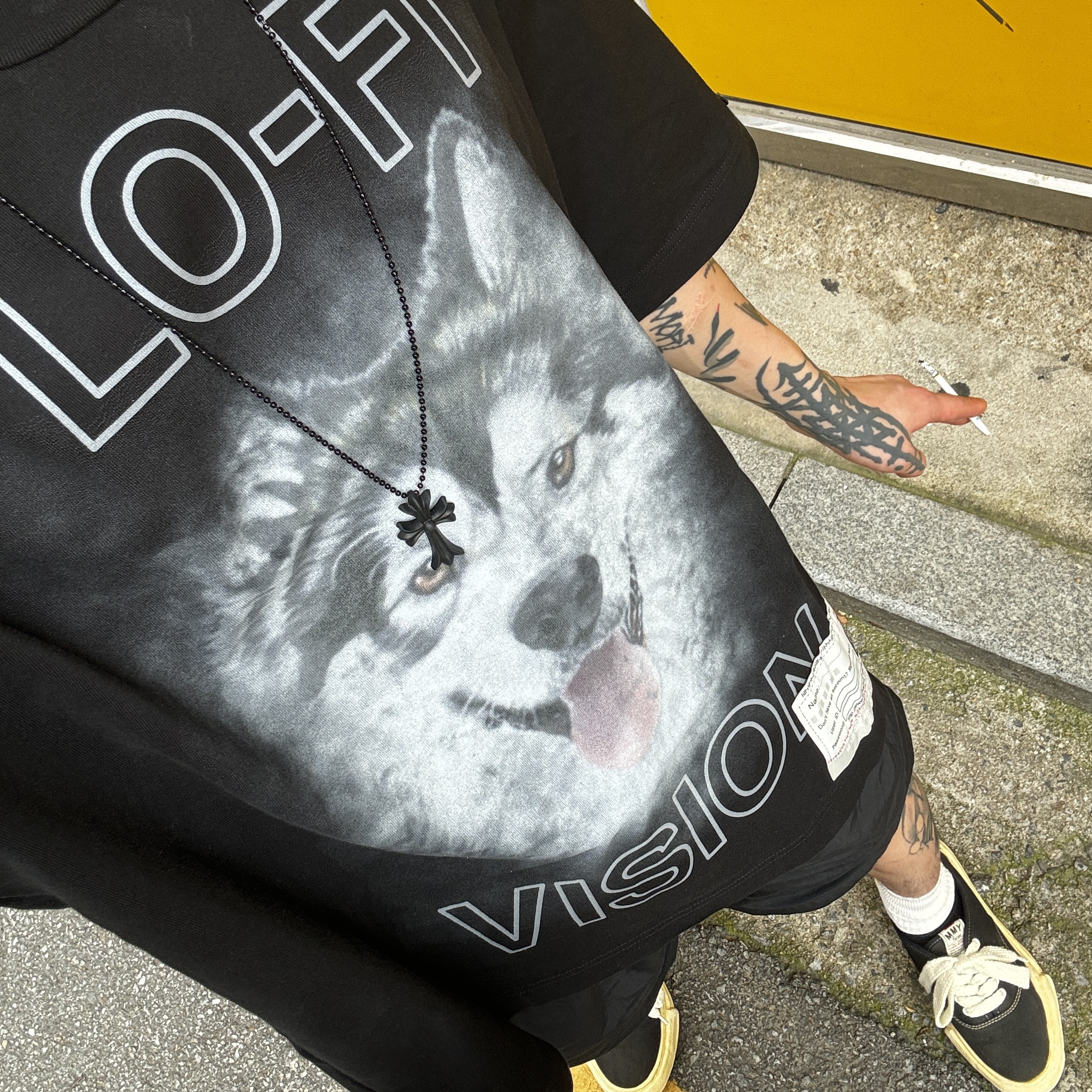 Maison Mihara Yasuhiro Dog Printed T-Shirt Black, Chrome Hearts Silichrome CH Cross Pendant Black 2022/2023/2025 착용 스타일