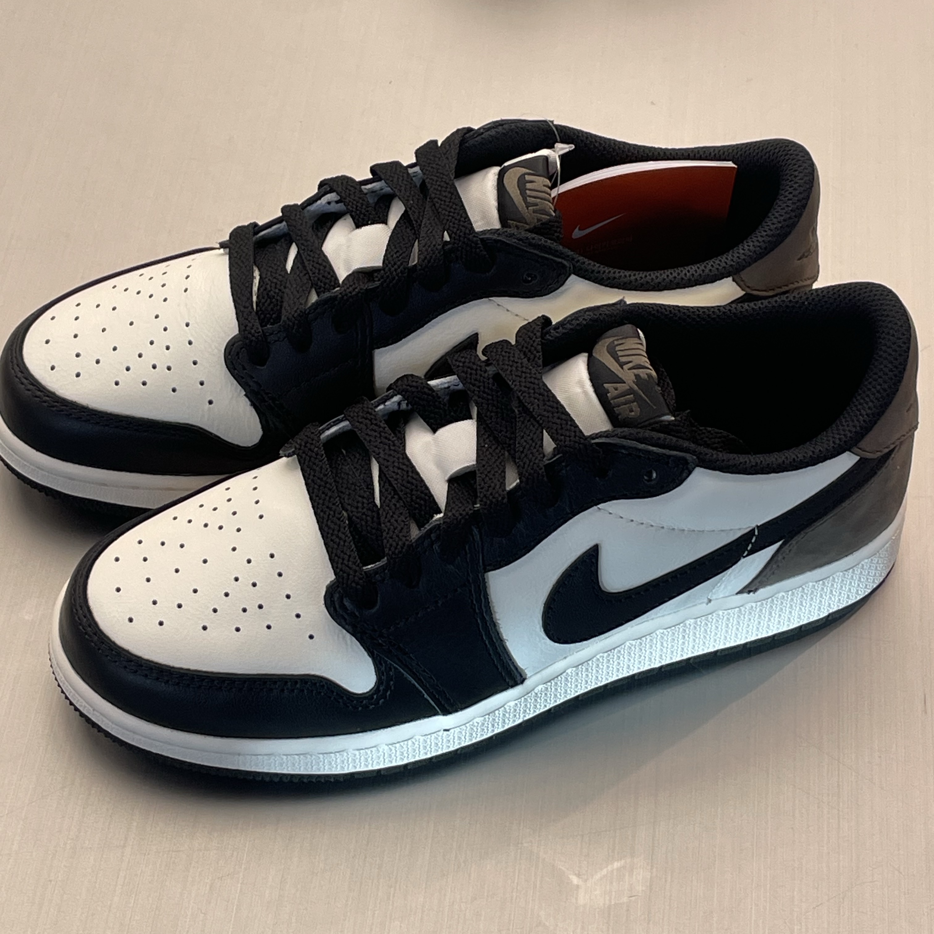 Jordan 1 Retro Low OG Mocha 착용 스타일