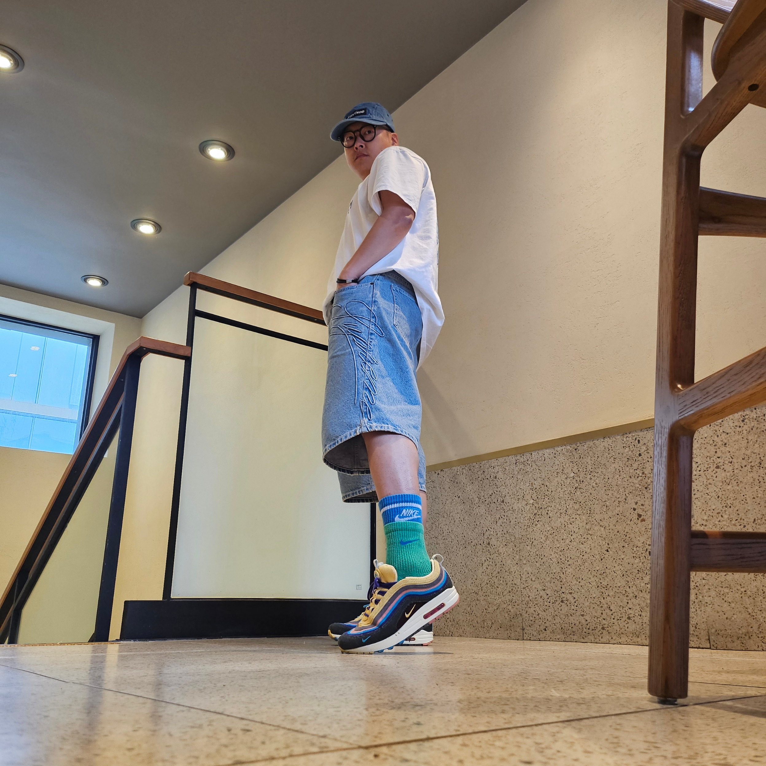 Stussy SS Link Studded Belt Black, Supreme Script Baggy Denim Short Washed Indigo - 24SS 착용 스타일