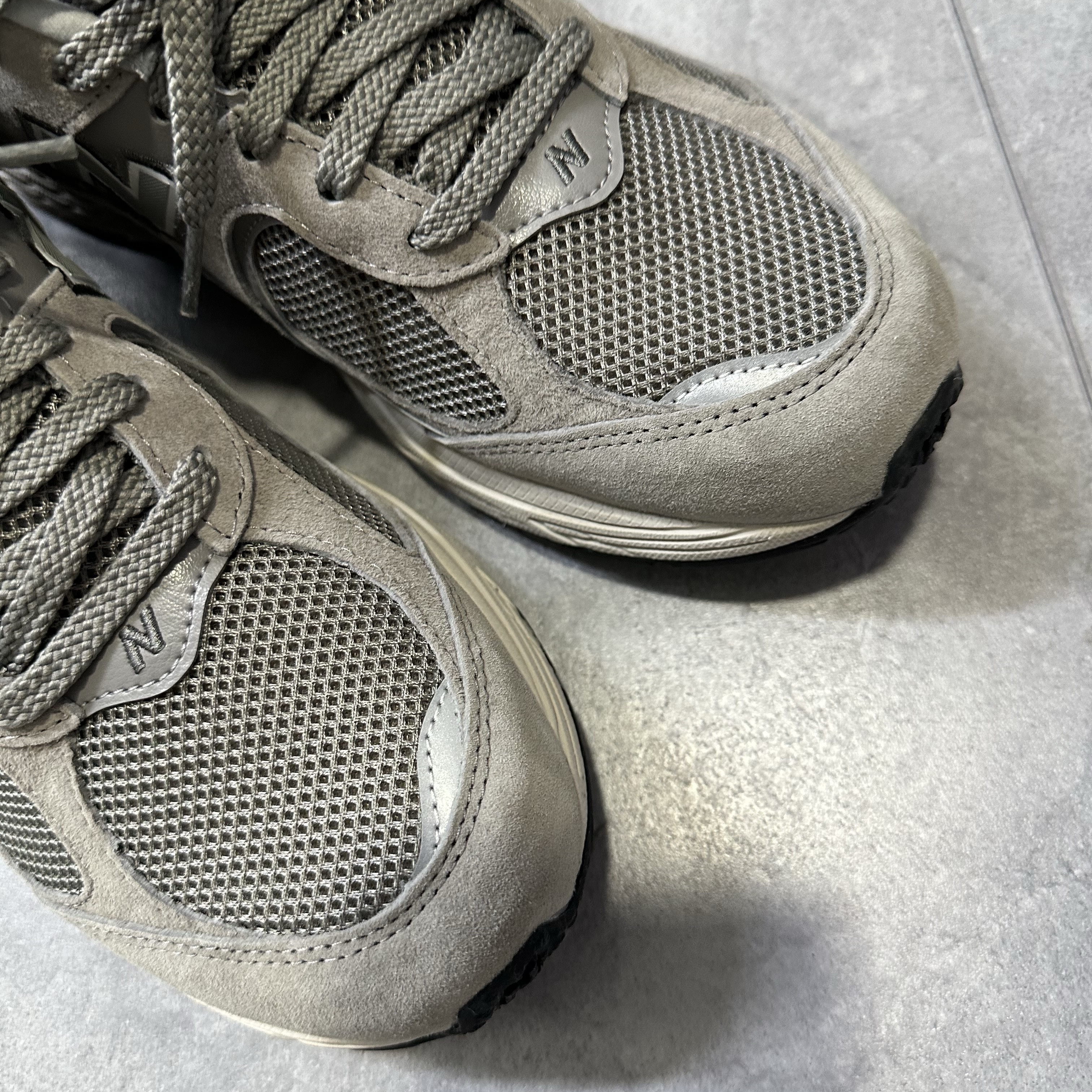 New Balance 2002R Grey 착용 스타일 - 2