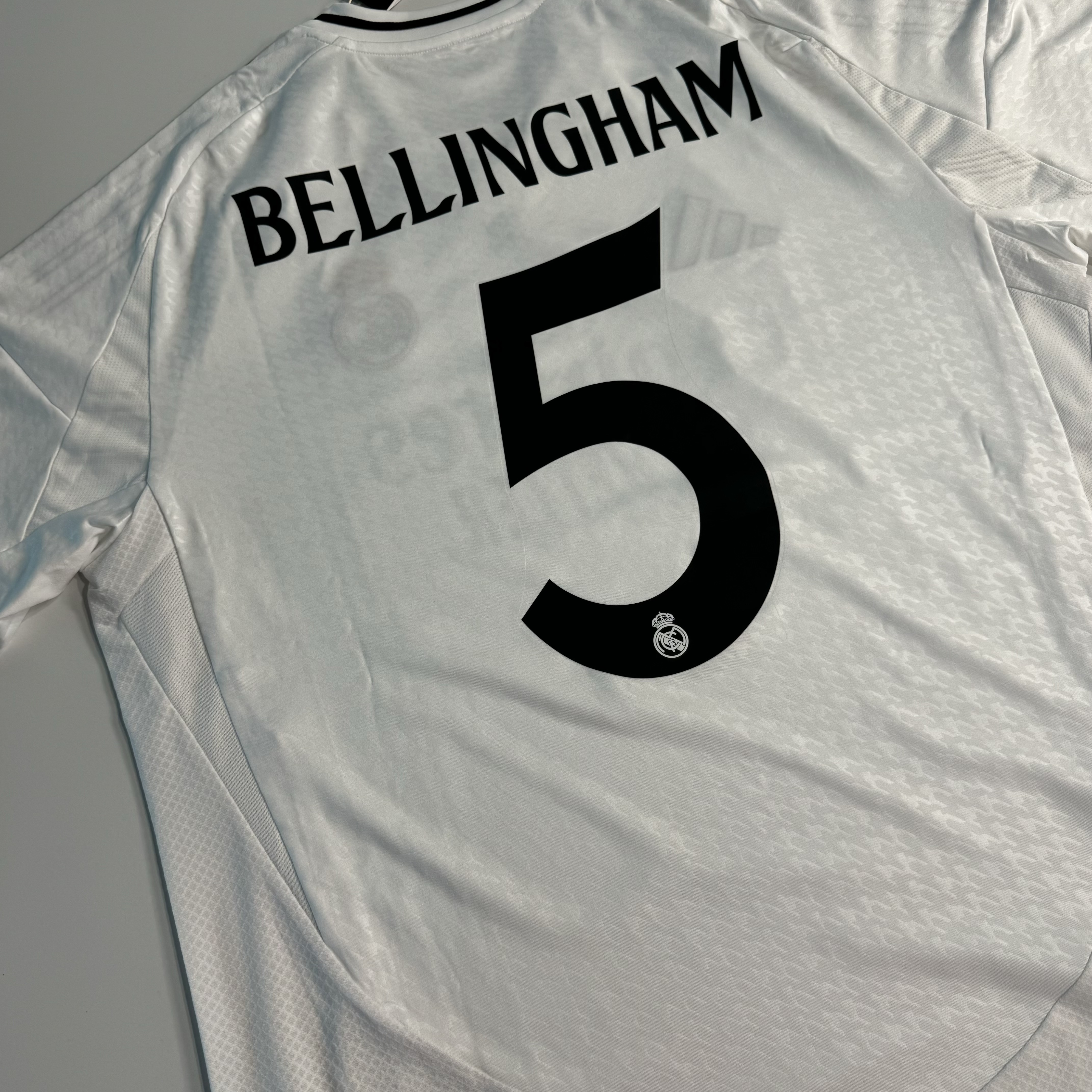 Adidas Real Madrid 2024/25 Home Jersey White - KR Sizing (Non Marking Ver.) 착용 스타일 - 3