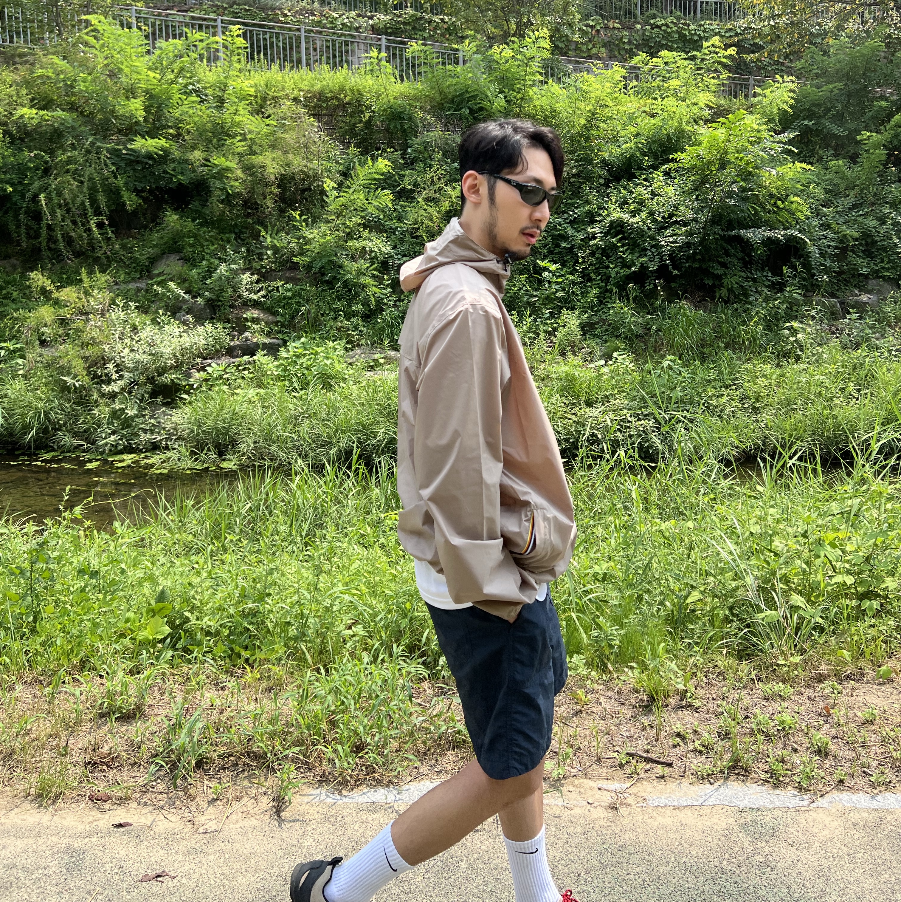 K-WAY Le Vrai Claude Jacket Dark Beige 착용 스타일 - 4