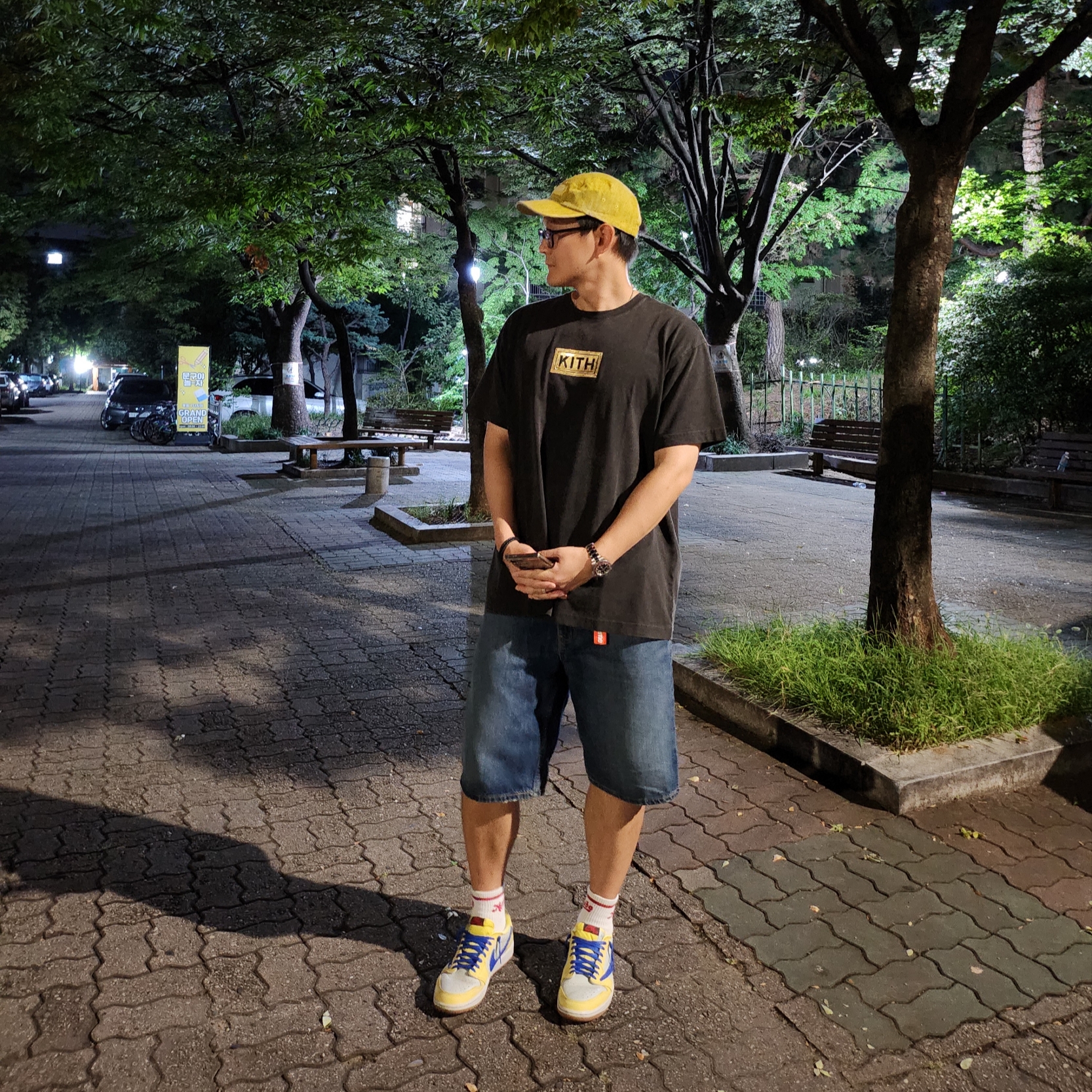 Supreme Ripstop Keychain Orange - 24SS, Supreme Coated Denim Camp Cap Yellow - 24SS 착용 스타일 - 1