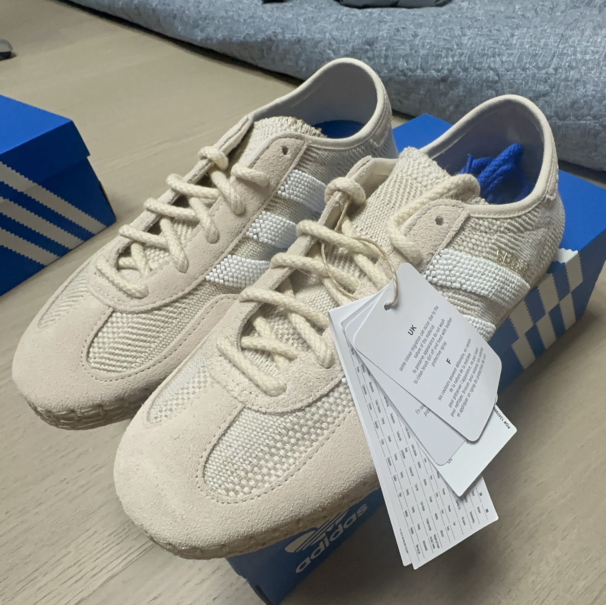 Adidas x Clot Gazelle Halo Ivory Cloud White 착용 스타일