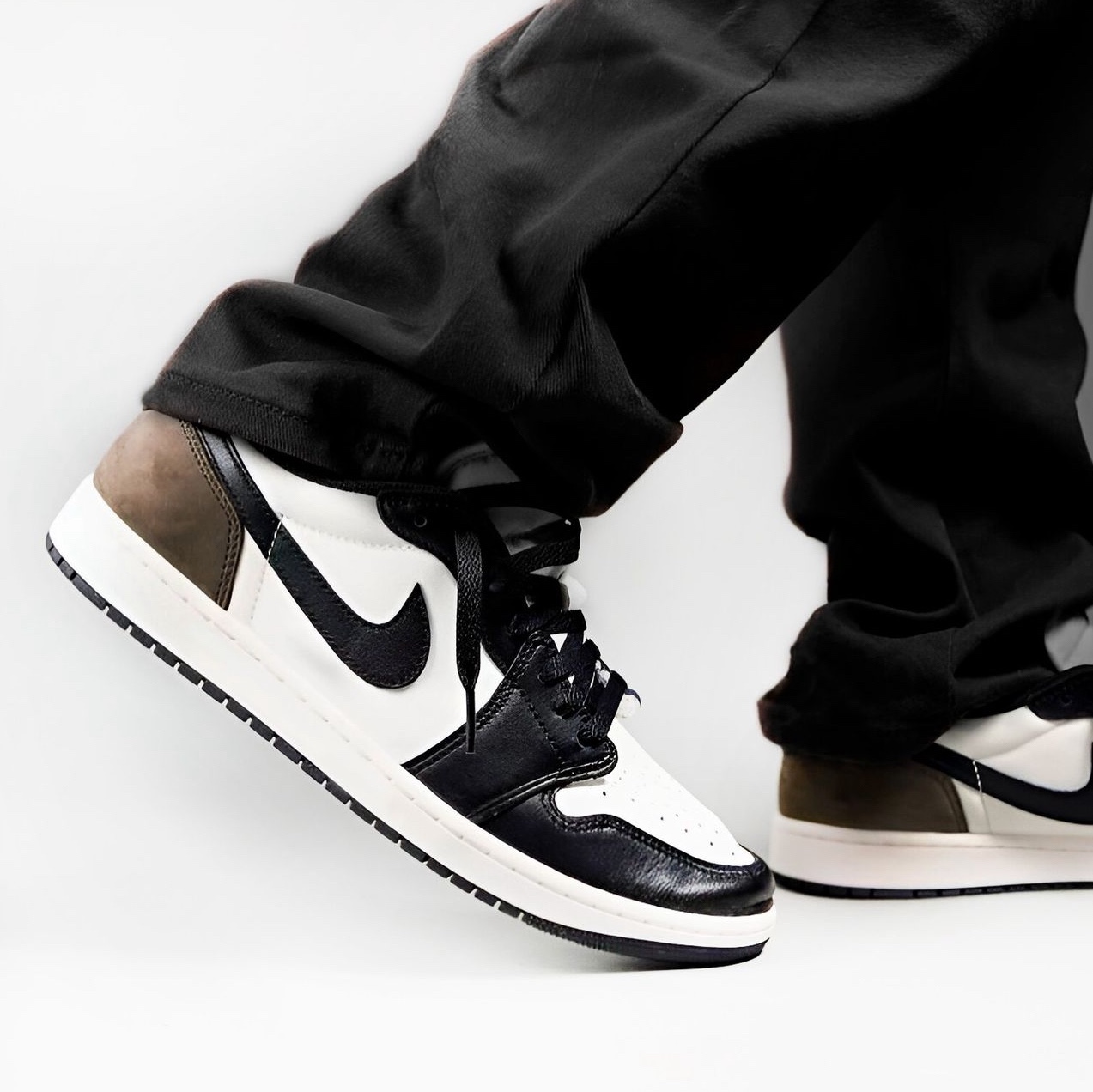 Jordan 1 Retro Low OG Mocha 착용 스타일 - 2