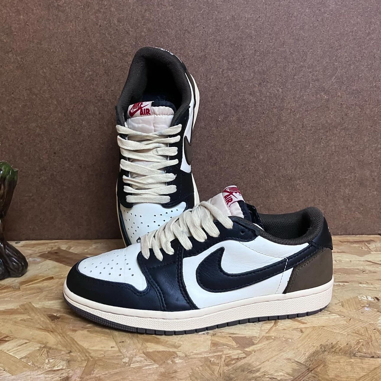 Jordan 1 Retro Low OG Mocha 착용 스타일 - 4