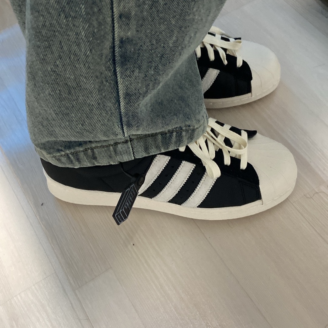 Adidas Superstar 82 Black White 착용 스타일