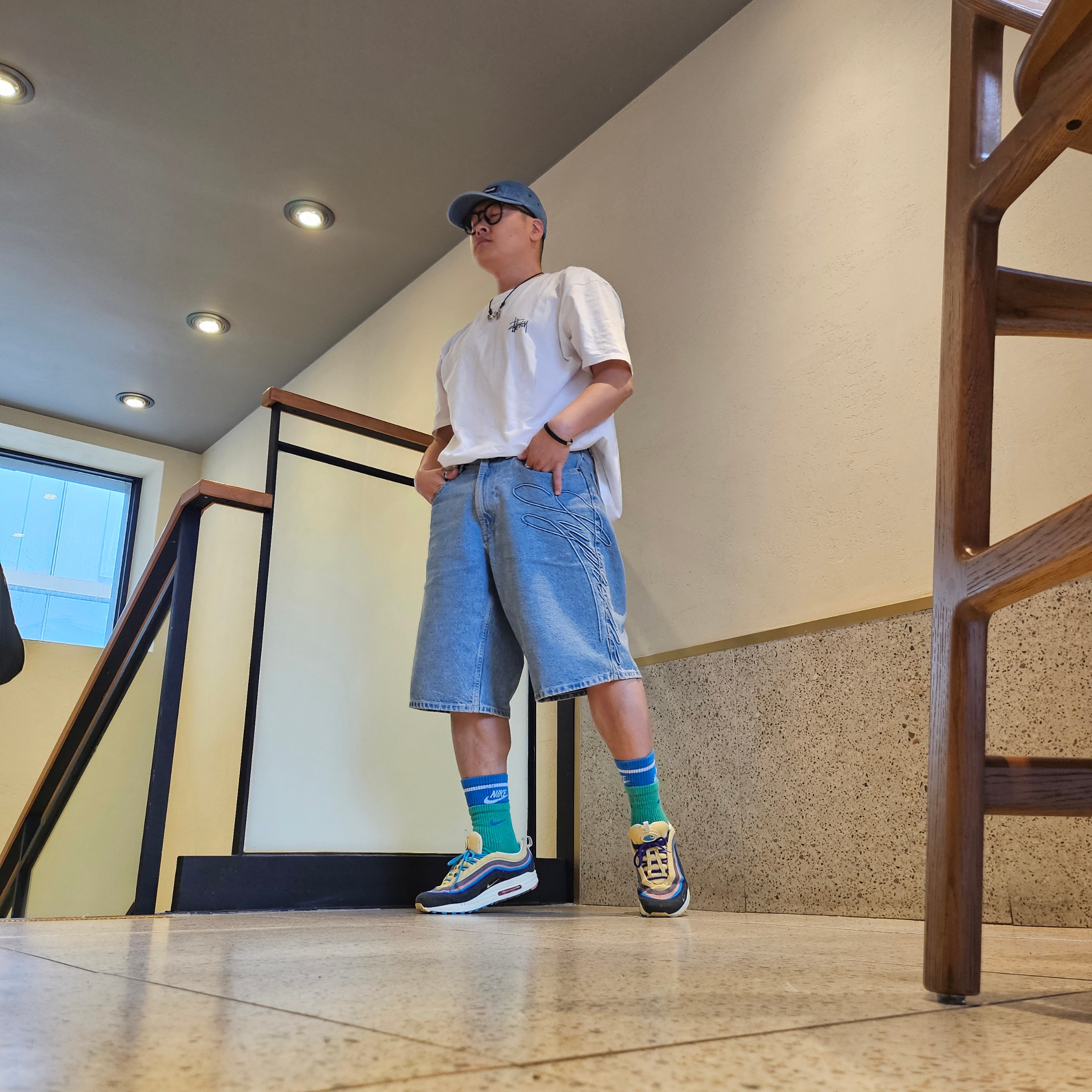 Stussy SS Link Studded Belt Black, Supreme Script Baggy Denim Short Washed Indigo - 24SS 착용 스타일 - 2