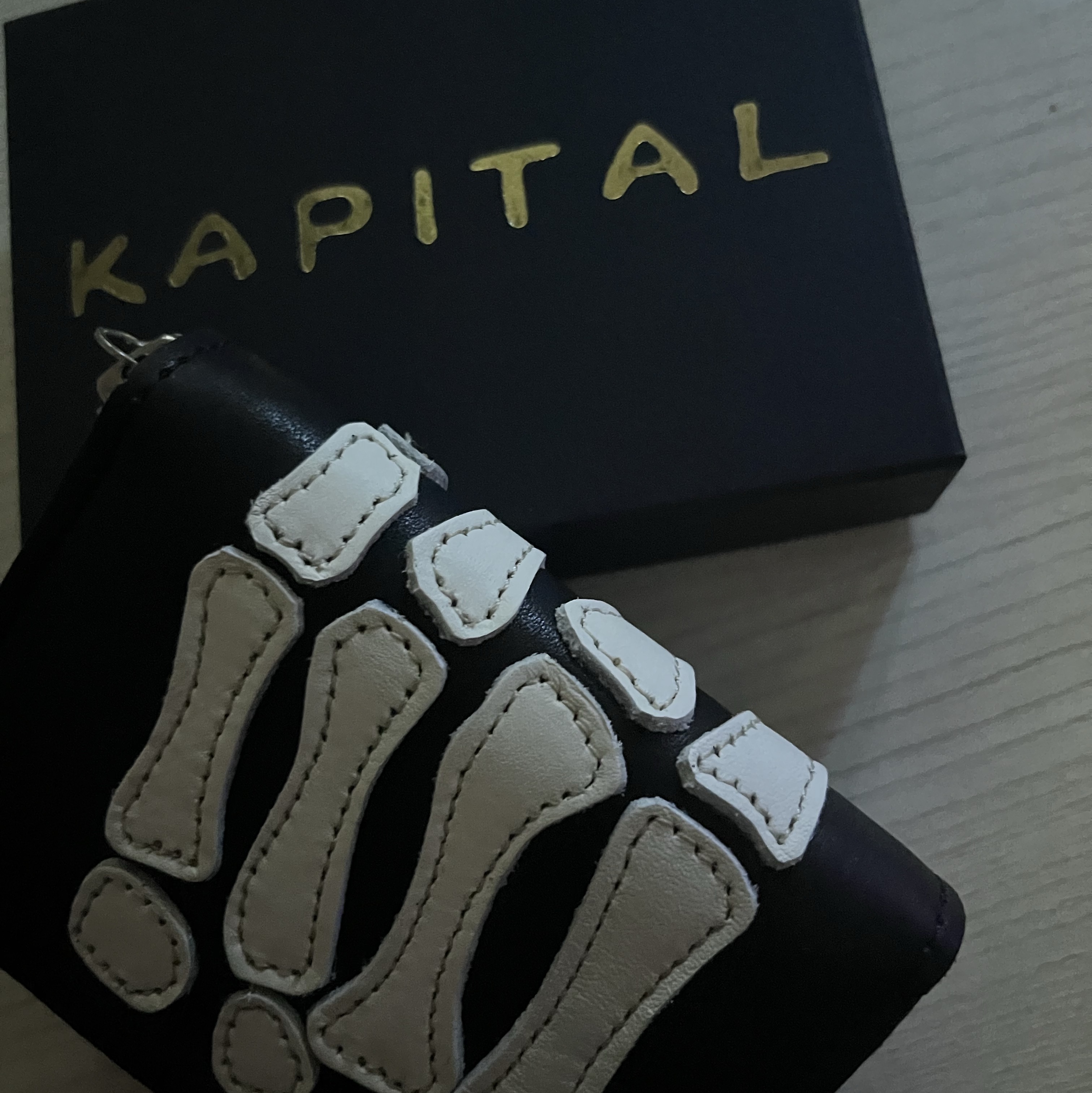 Kapital Thumbs Up Bone Hand Zip Mini Wallet Black 착용 스타일