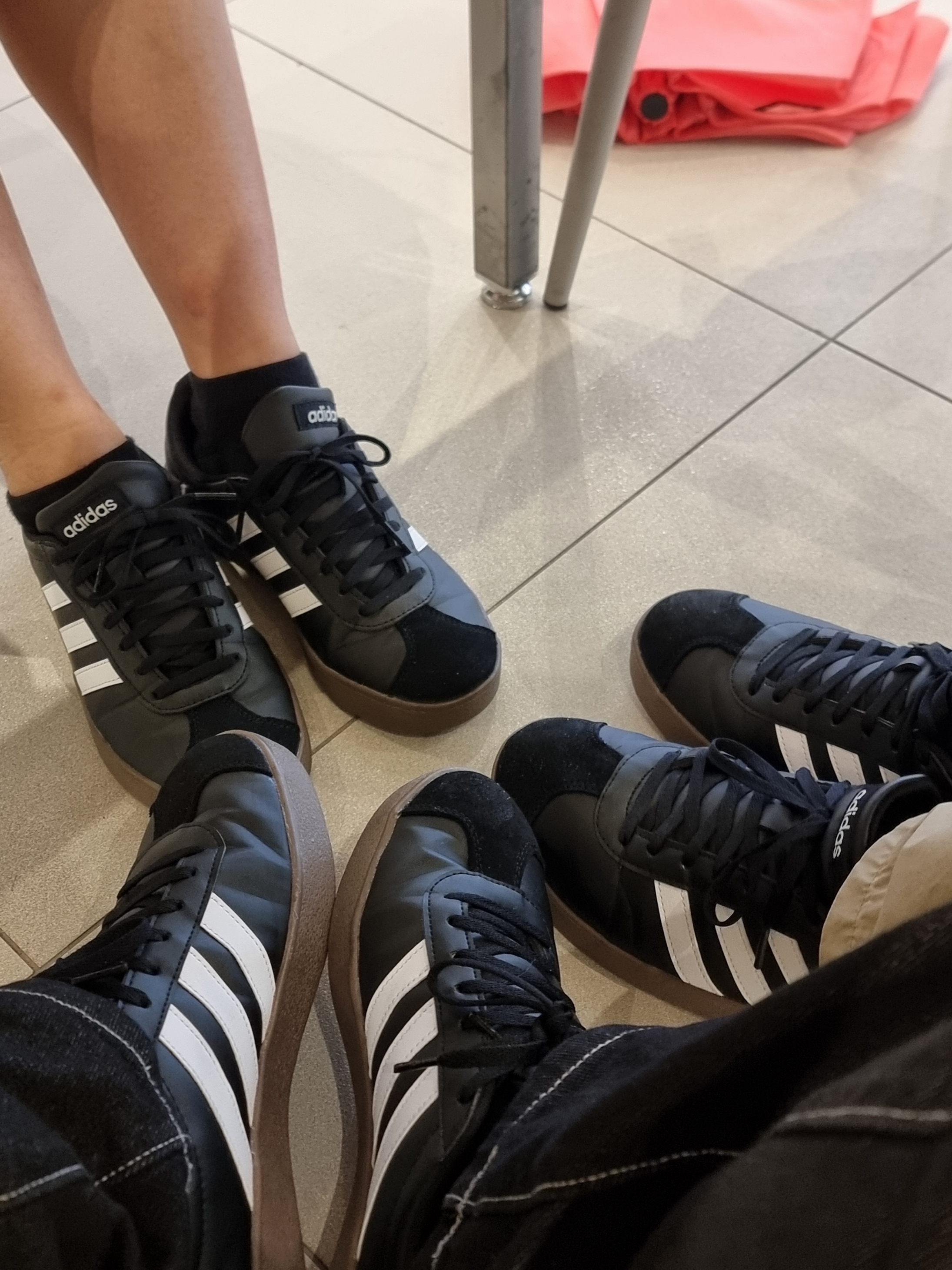 Adidas VL Court Base Core Black Cloud White 착용 스타일