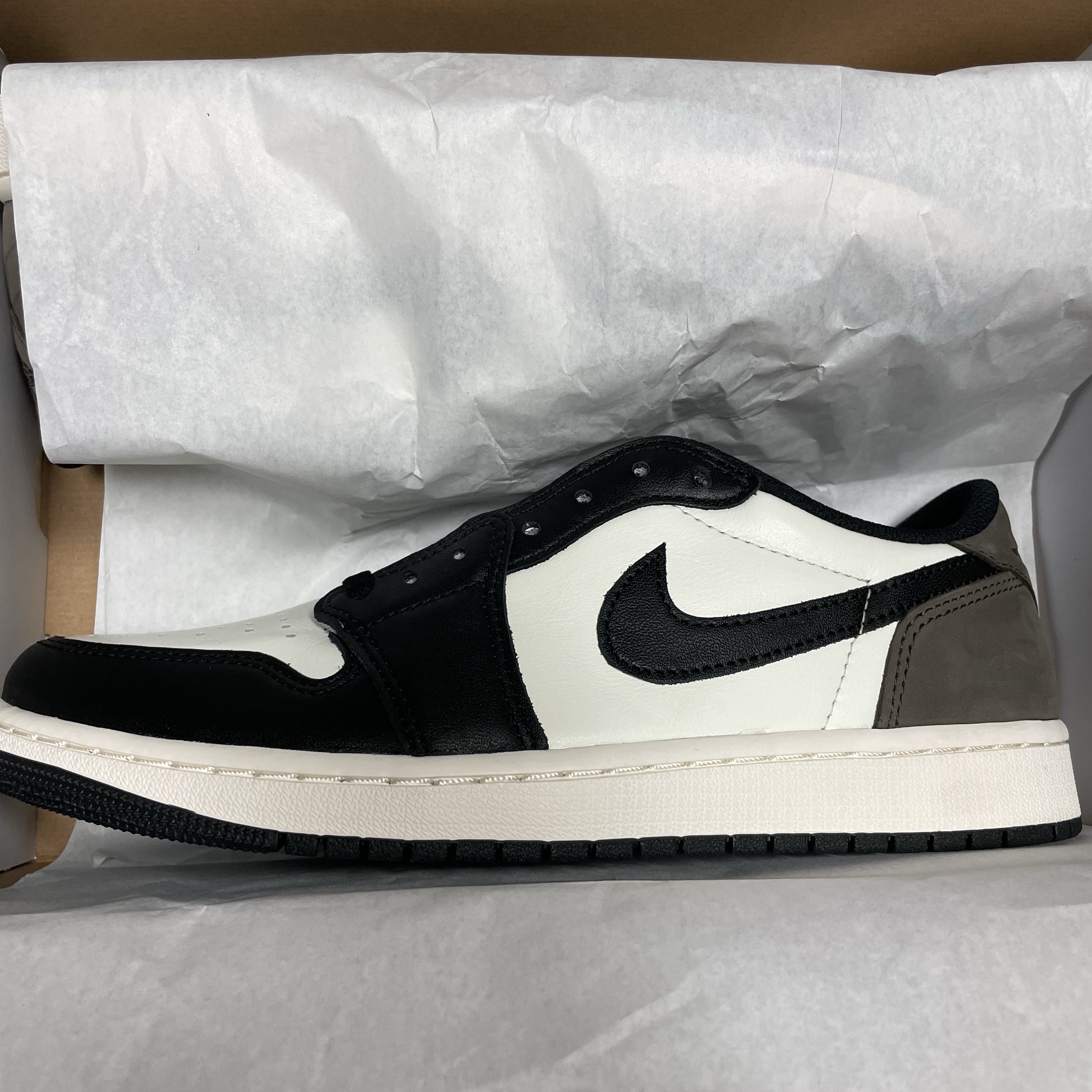 Jordan 1 Retro Low OG Mocha 착용 스타일