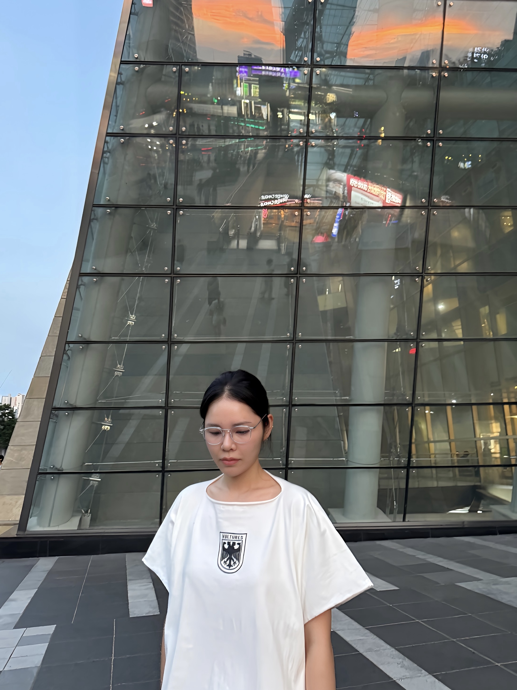 Yeezy Vultures Box T-Shirt White 착용 스타일 - 2