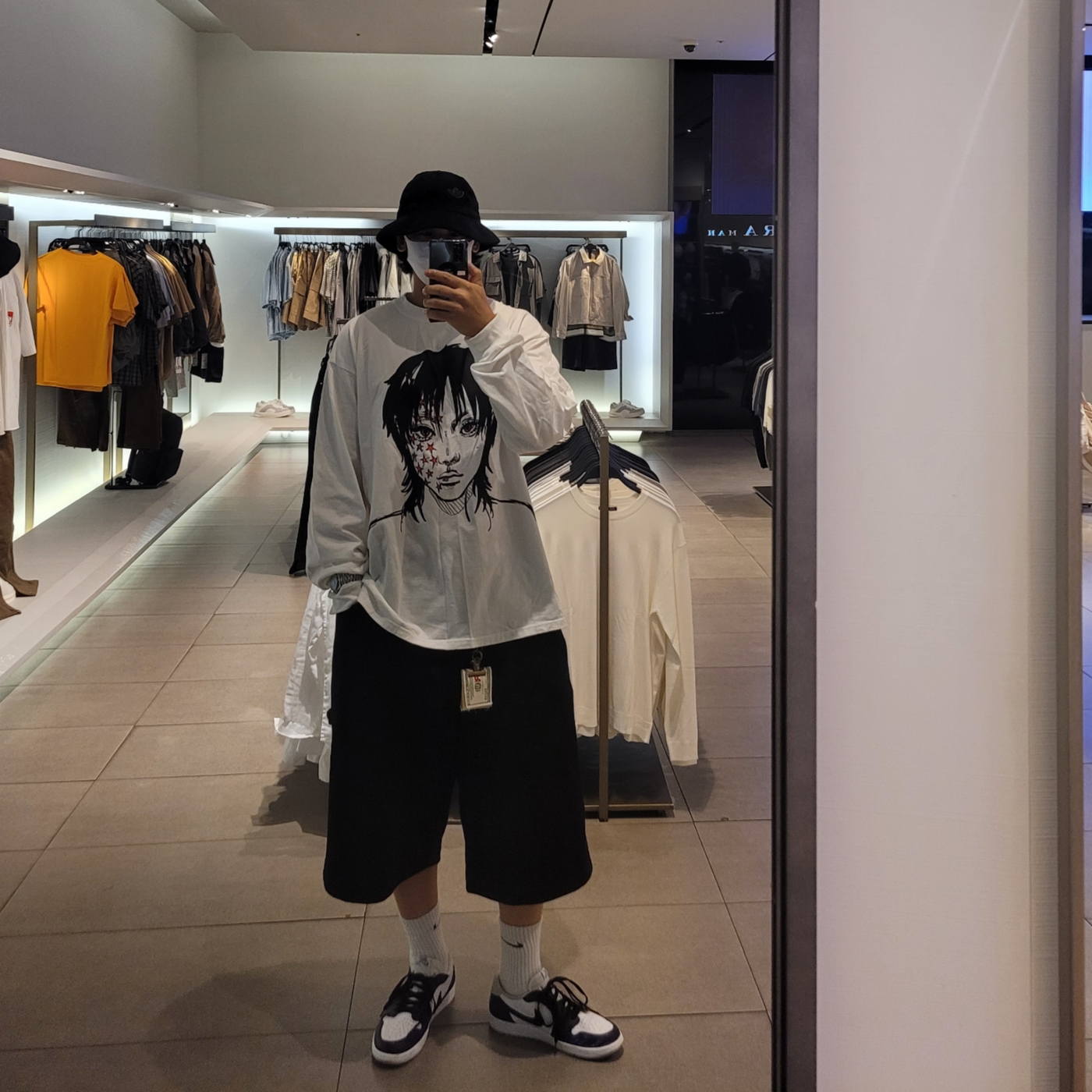 Jordan 1 Low OG Neutral Grey, MJD Waffle Wide Carpenter Bermuda Pants Black 착용 스타일
