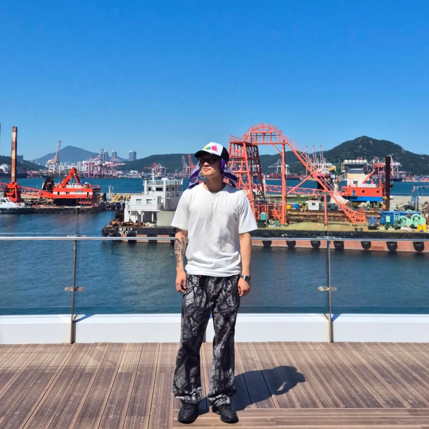 ★関税込★THE MUSEUM VISITOR X VANS★FLORAL TRUCKER HAT★ VANS Mesh Trucker Cap “Floral Pattern”! Adjustable SnapBack