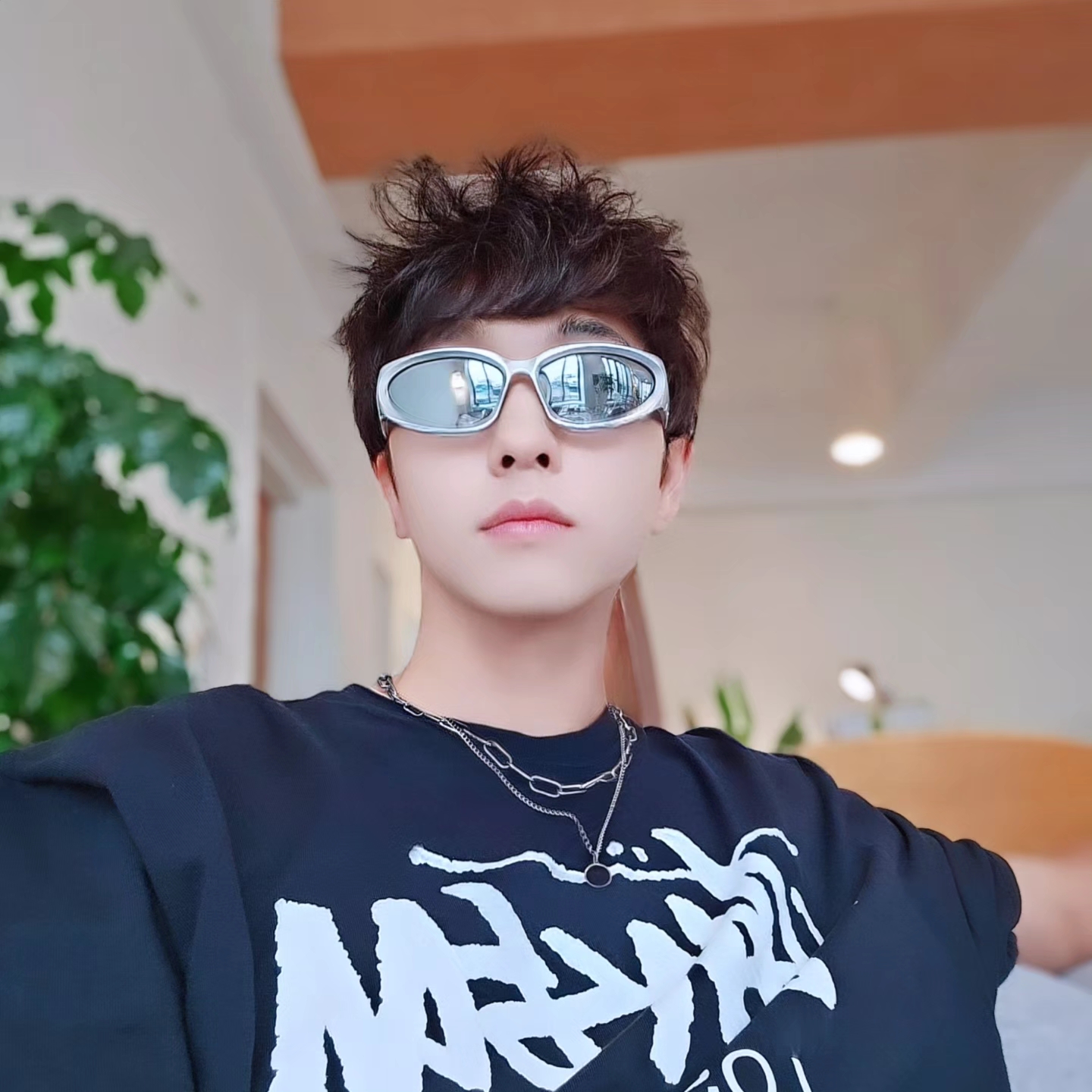Stussy World Tour T-Shirt Black, Stussy World Tour T-Shirt Black 2023 착용 스타일 - 3
