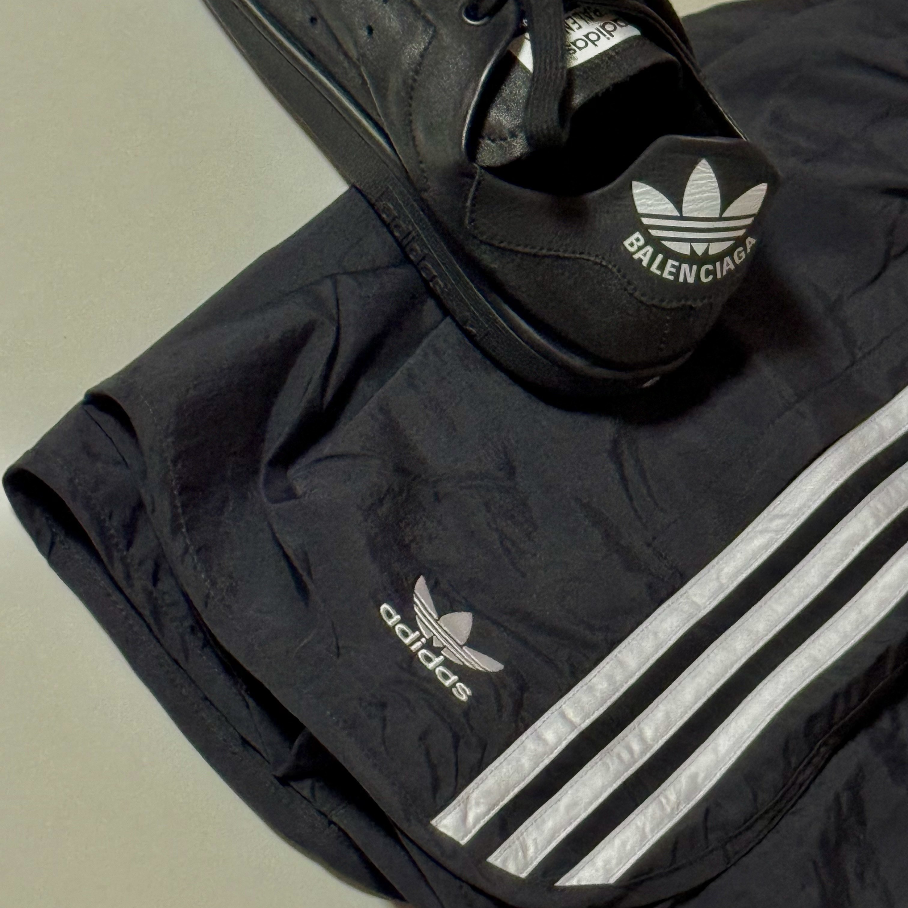 Adidas Adicolor Classic Sprinter Shorts Black - US Sizing, Balenciaga x Adidas Stan Smith Black 착용 스타일 - 1
