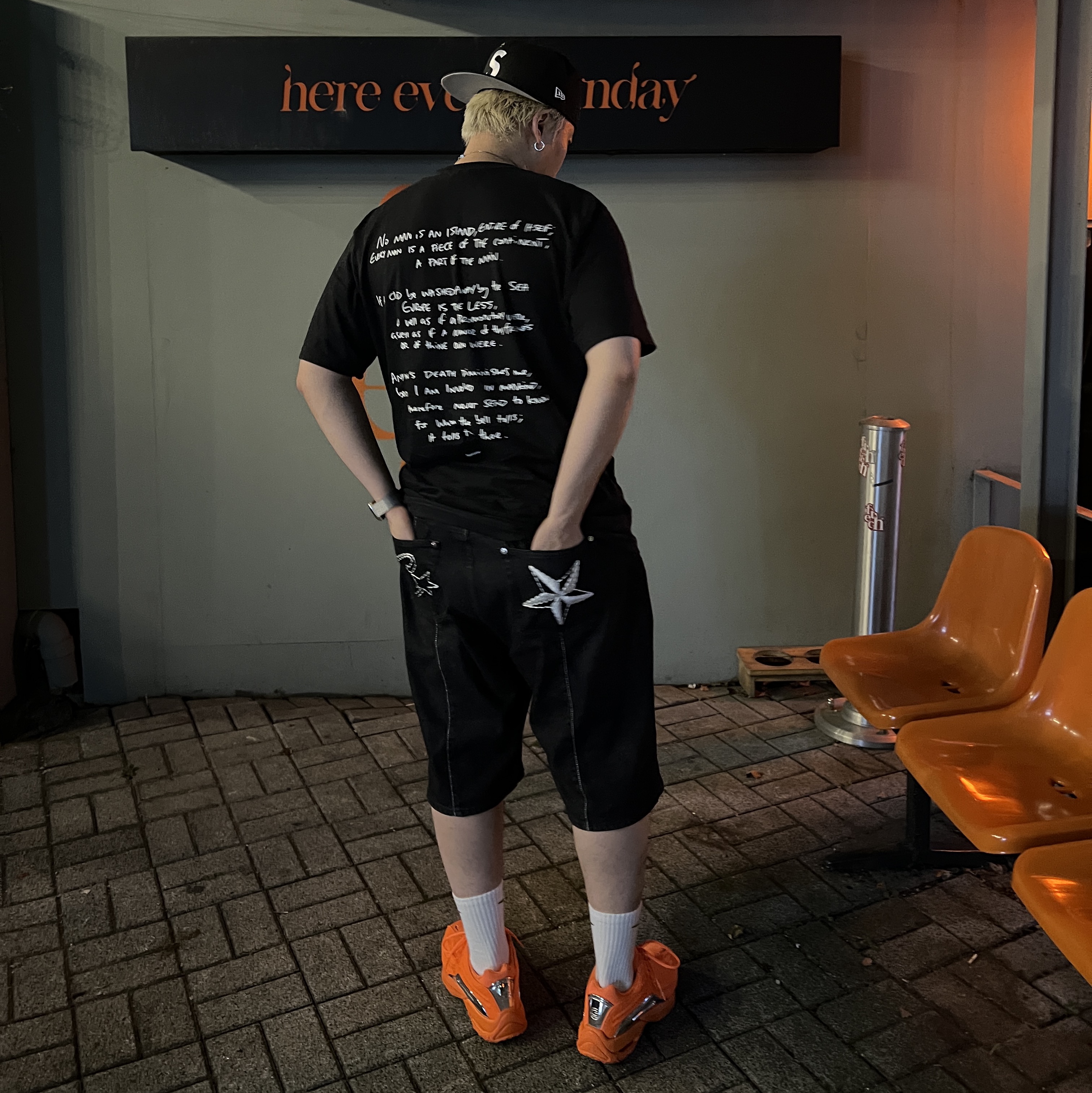 Supreme Gold Cross S Logo New Era Black - 24SS, Supreme x Corteiz Rules The World T-Shirt Black - 23FW 착용 스타일 - 2