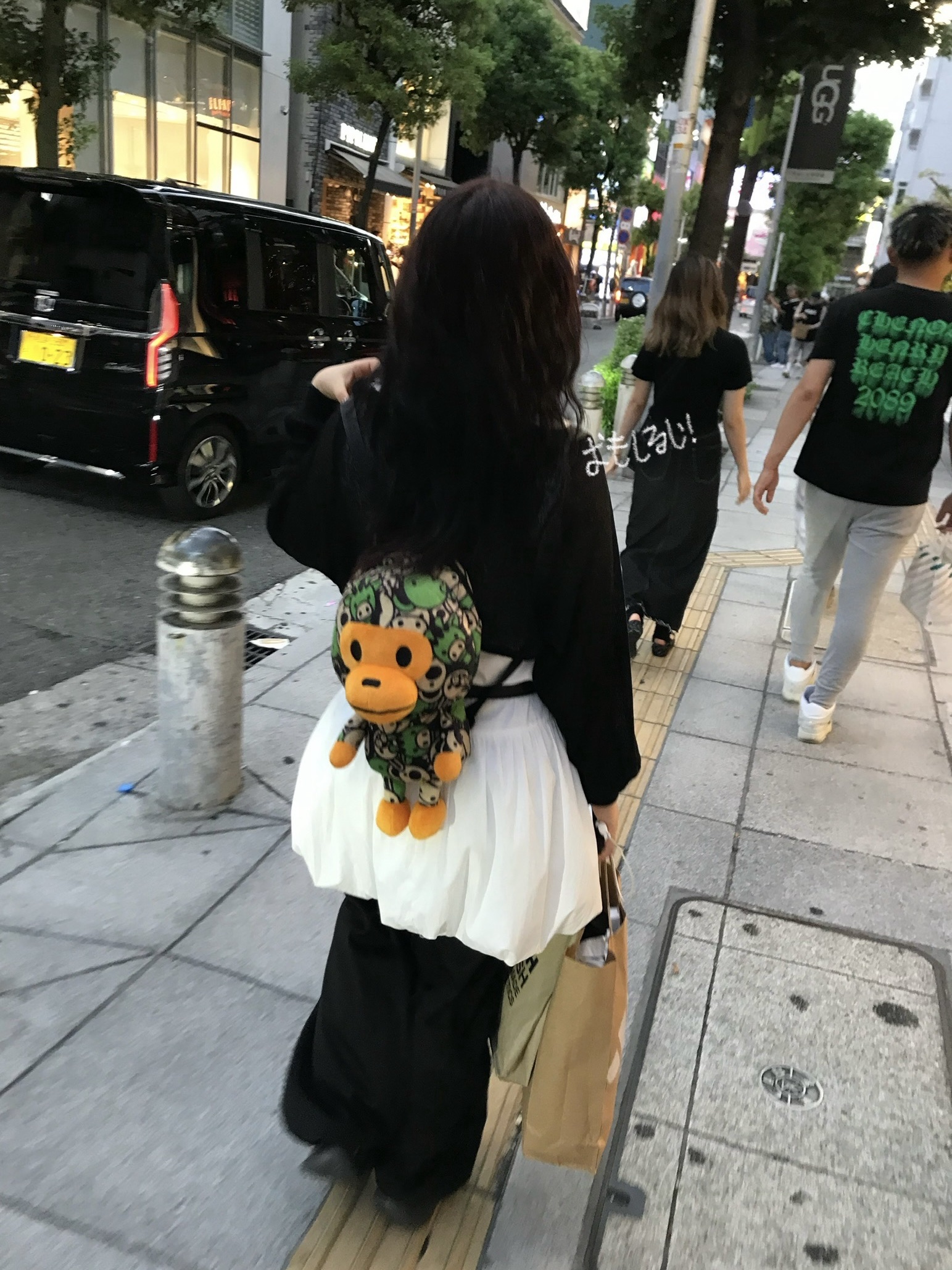 BAPE Baby Milo Plush Backpack Green, Adidas Yeezy Foam RNNR Onyx 착용 스타일 - 1