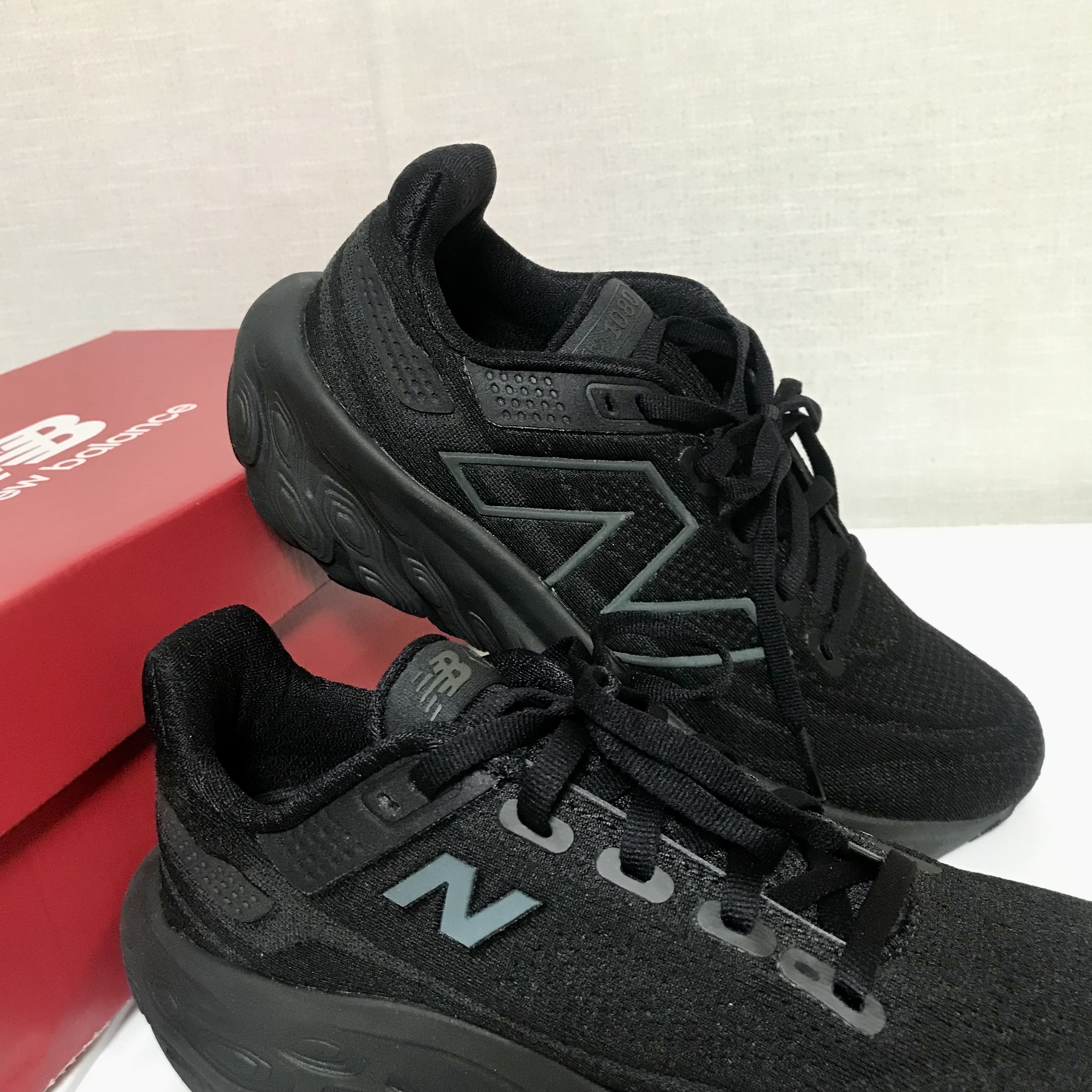 New Balance Fresh Foam X 1080v13 Blacktop - 2E Wide 착용 스타일 - 1