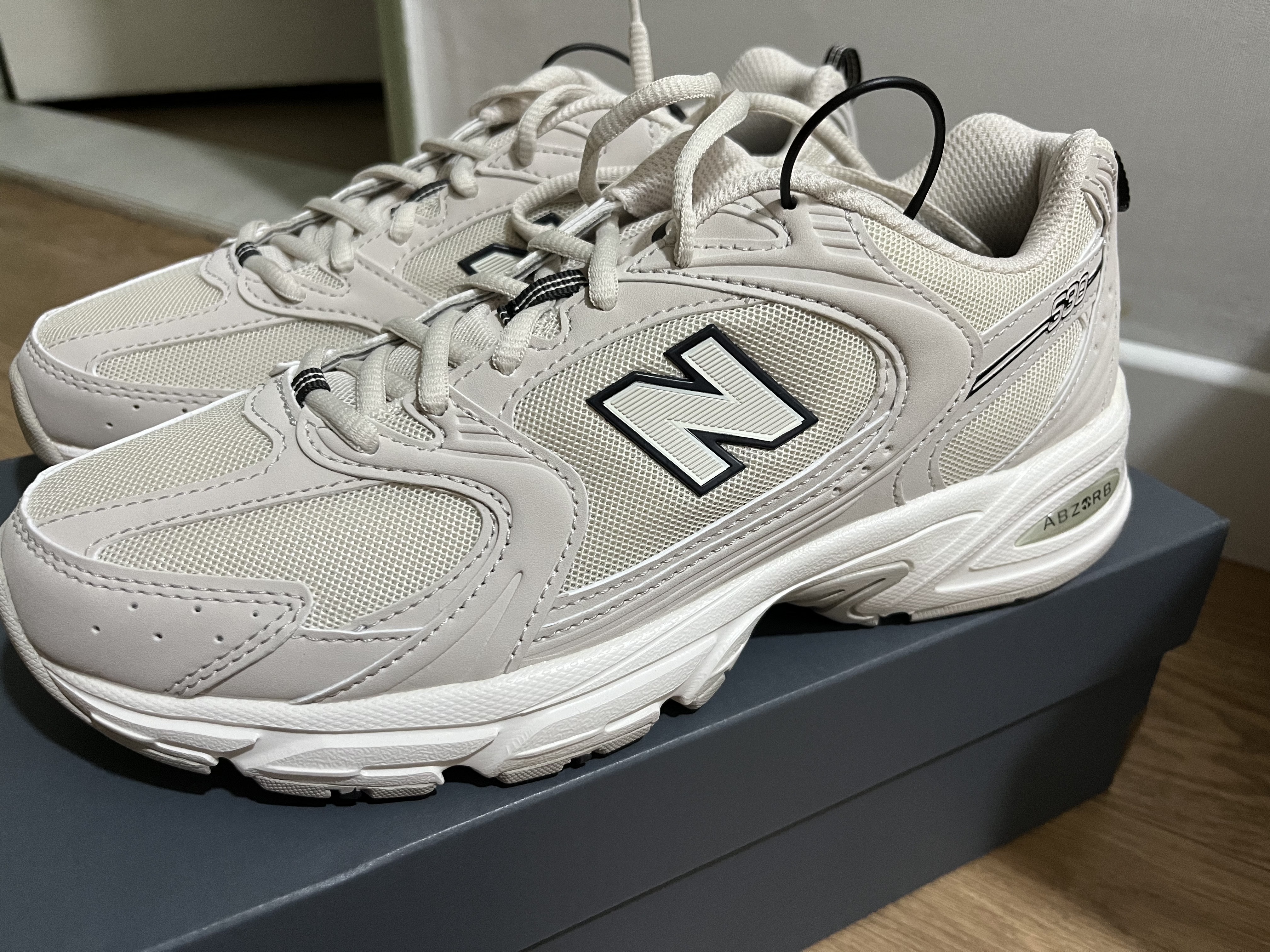 New Balance 530 Ivory 착용 스타일