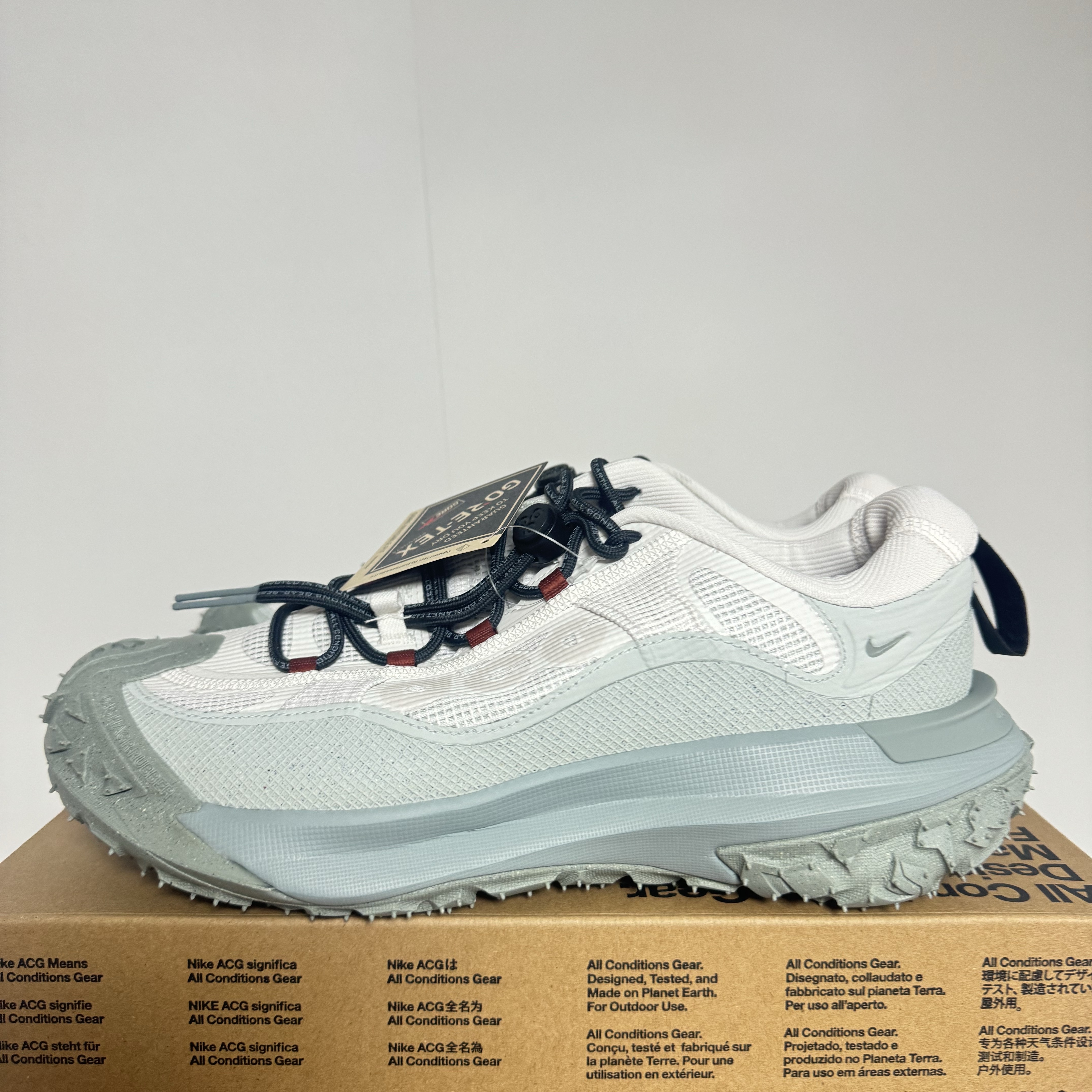 Nike ACG Mountain Fly 2 Low Gore-Tex Phantom Dark Smoke Grey 착용 스타일