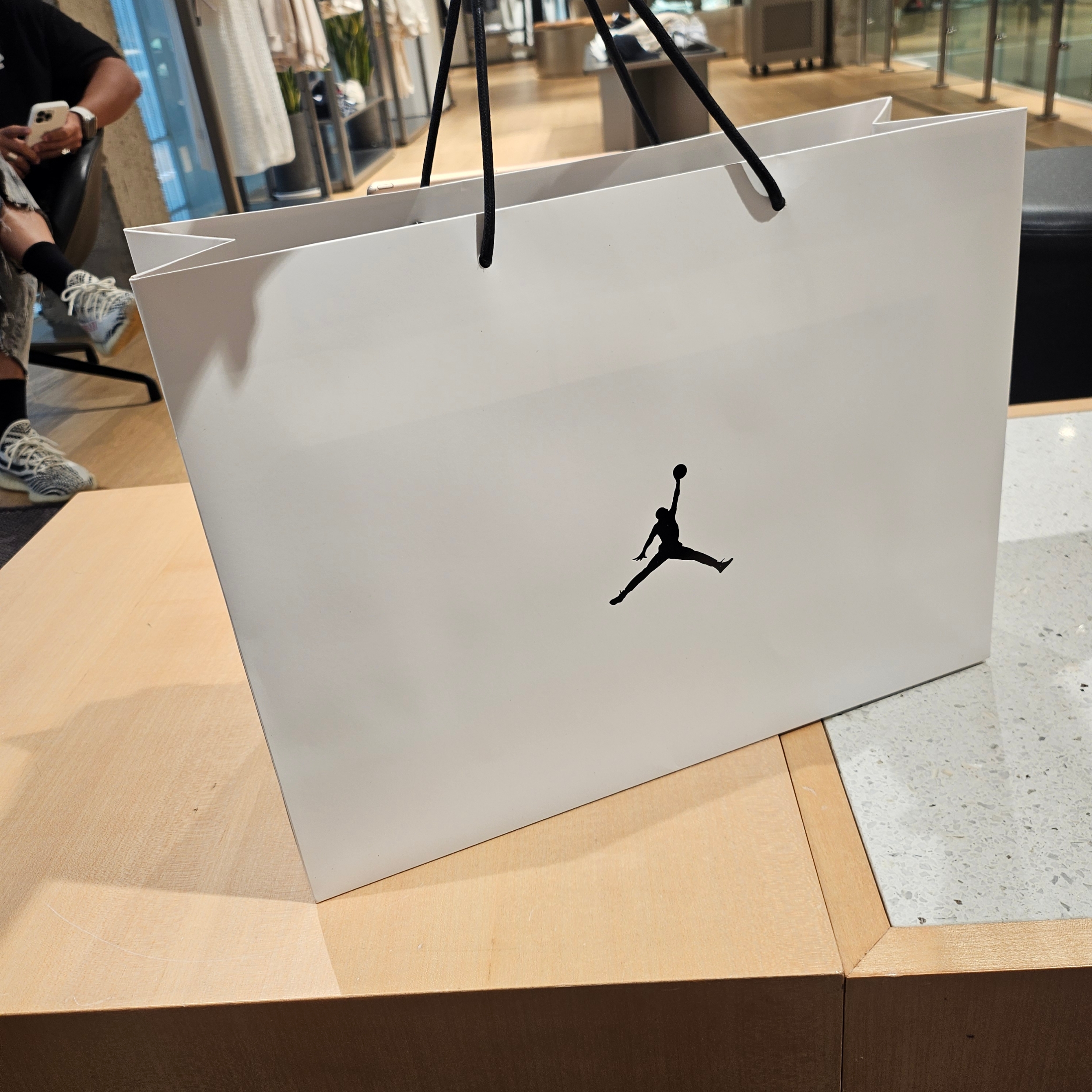 Jordan 1 Retro Low OG Mocha 착용 스타일 - 6