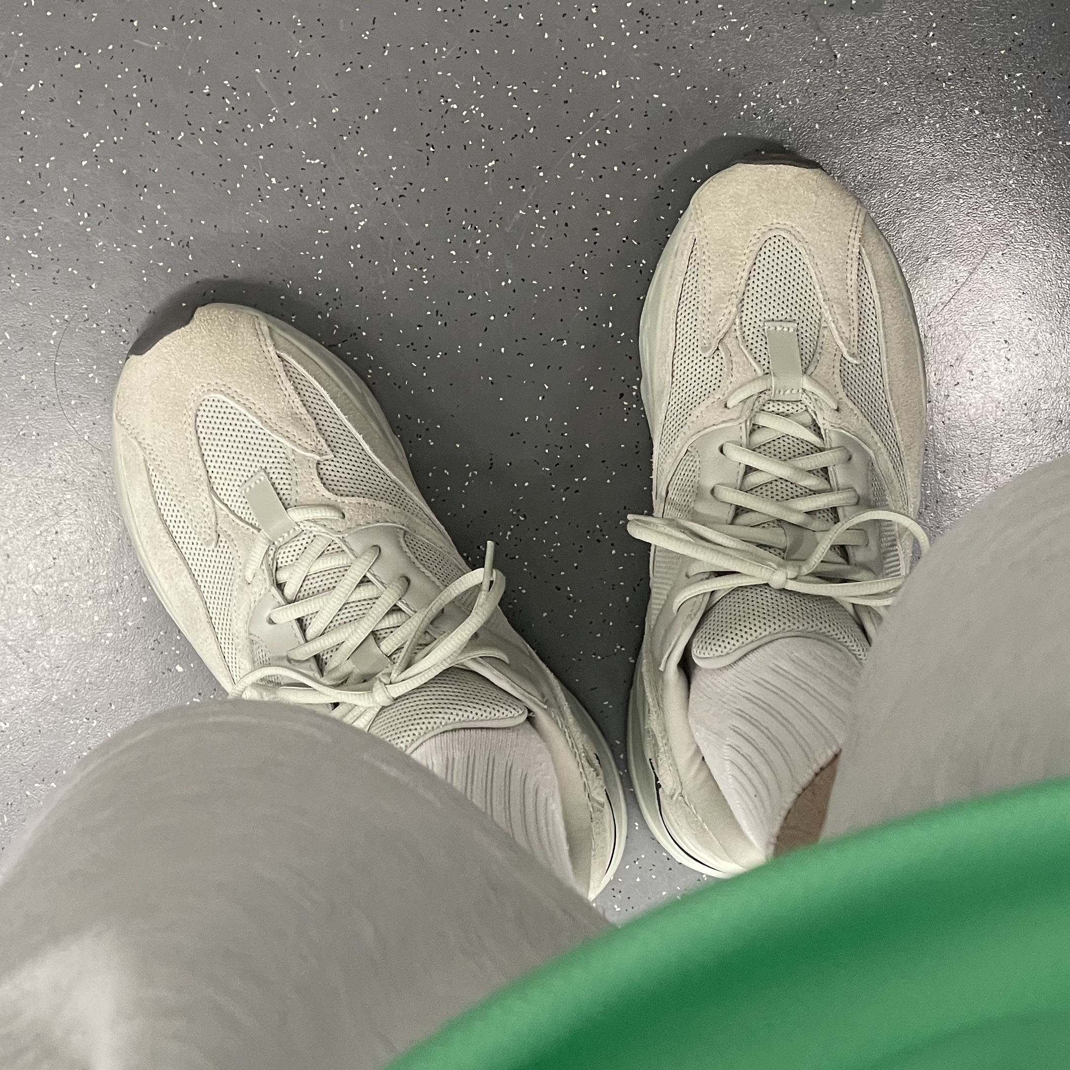 Adidas Yeezy Boost 700 Salt 2023 착용 스타일