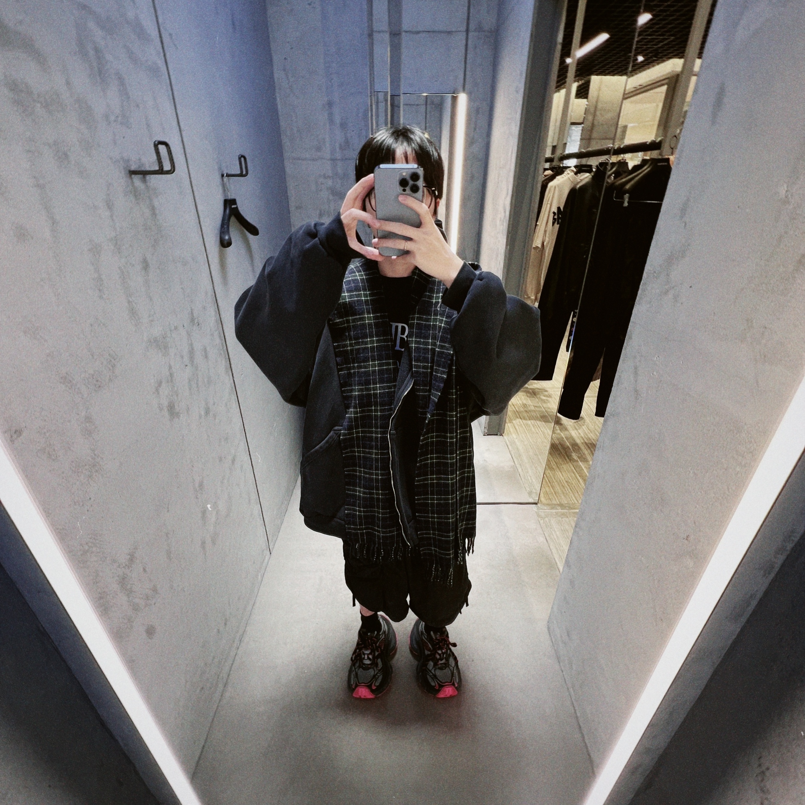 (W) Balenciaga 10XL Sneakers Grey Pink Black, Balenciaga Unity Sports Icon Scarf Zip Up Hoodie Oversized Dark Blue 착용 스타일