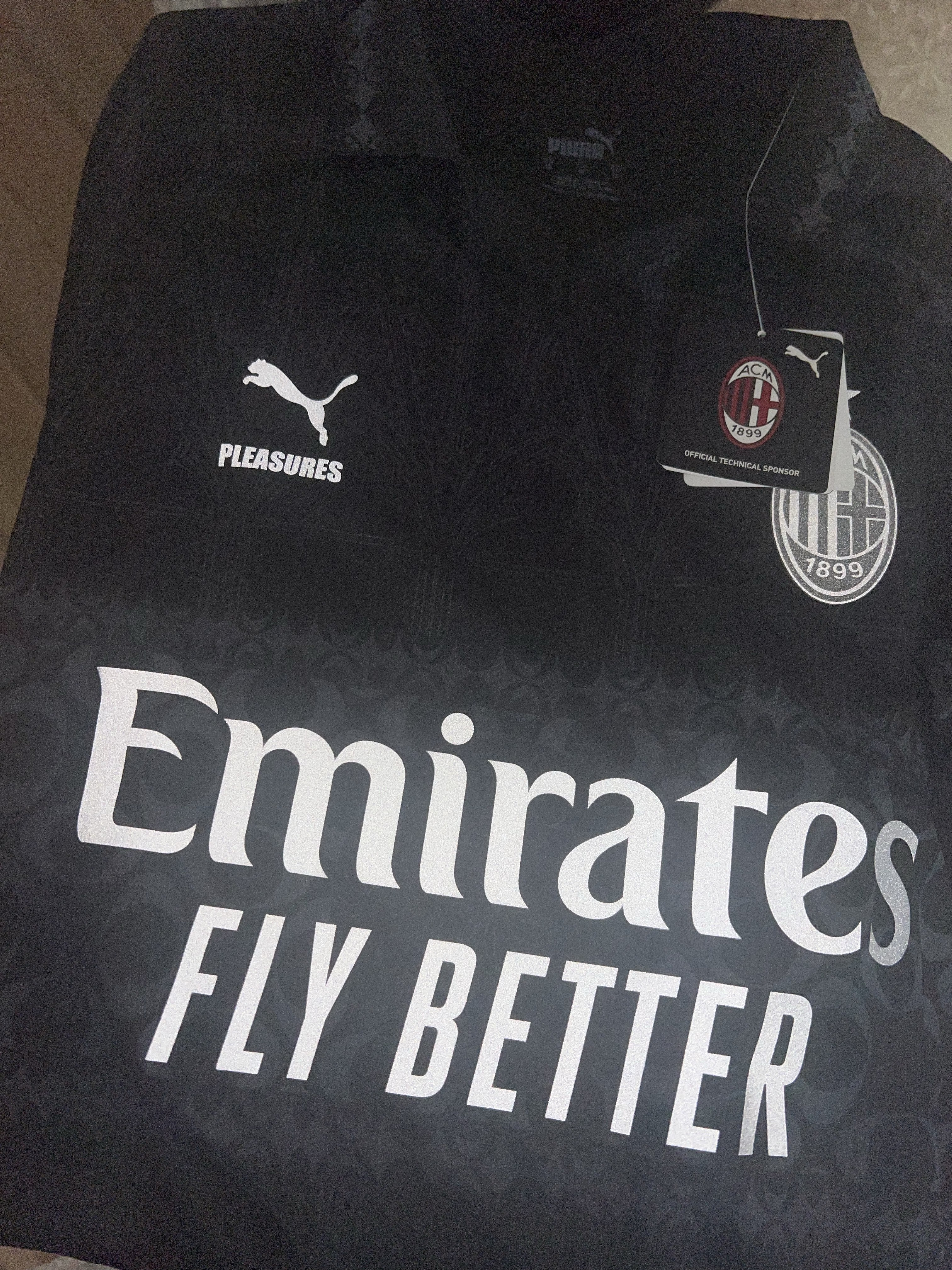 Puma x Pleasures AC Milan  2023/24 4th Jersey Replica Puma Black Asphalt (Non Marking Ver.) 착용 스타일 - 1