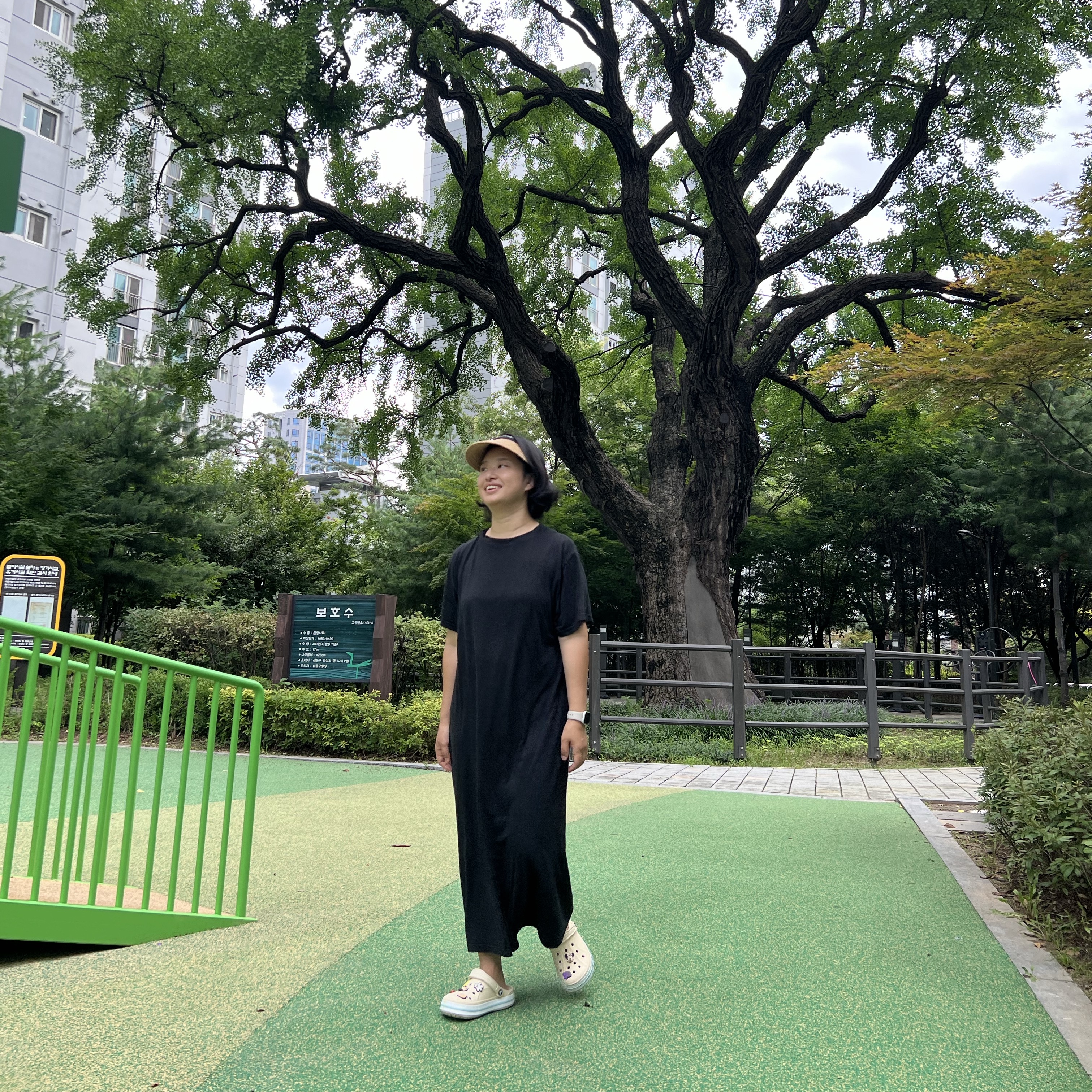 (W) Helen Kaminski Bianca Natural Black Logo, Crocs Bayaband Clog Winter White Multi 착용 스타일