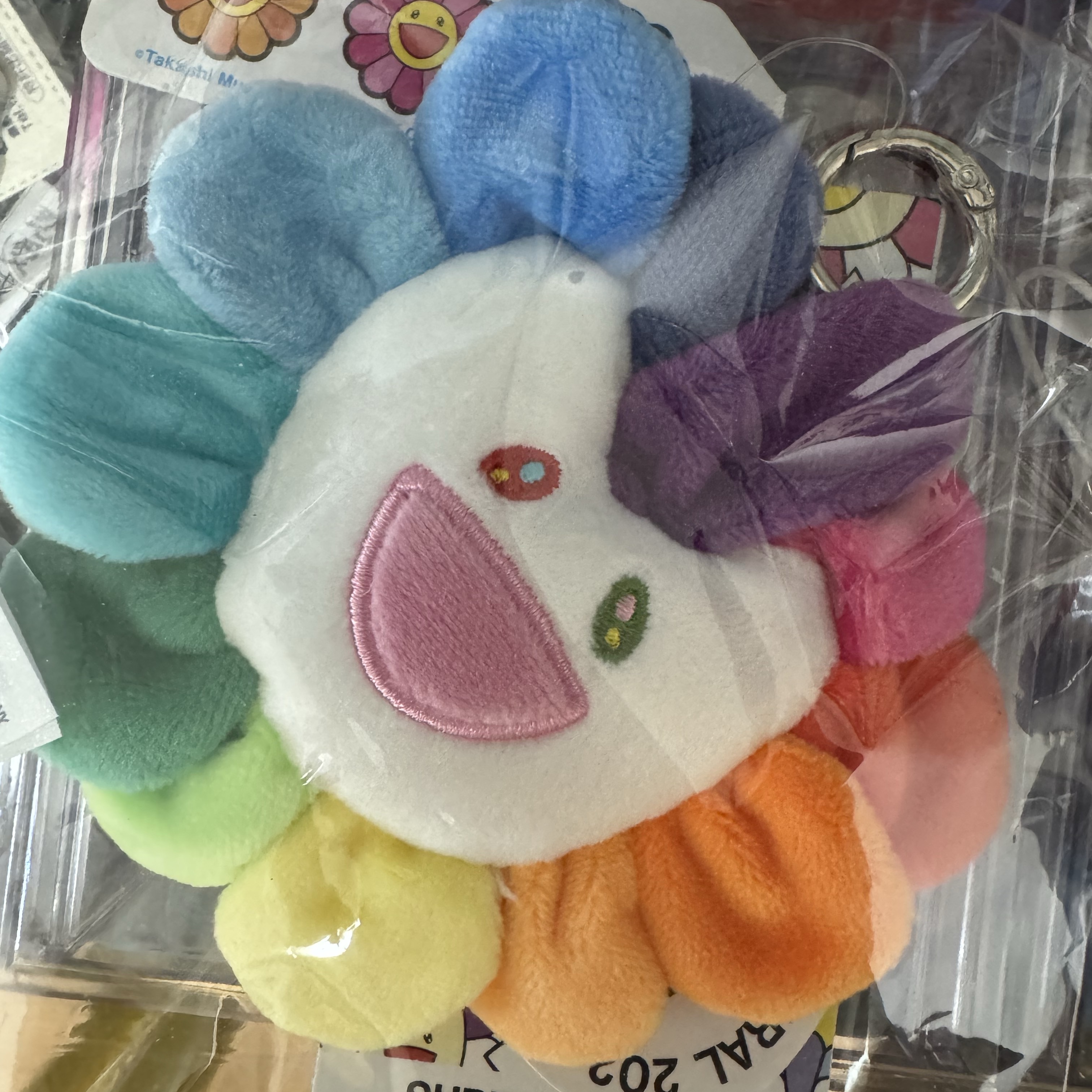 NewJeans x Murakami Plush Keyring Flower 착용 스타일