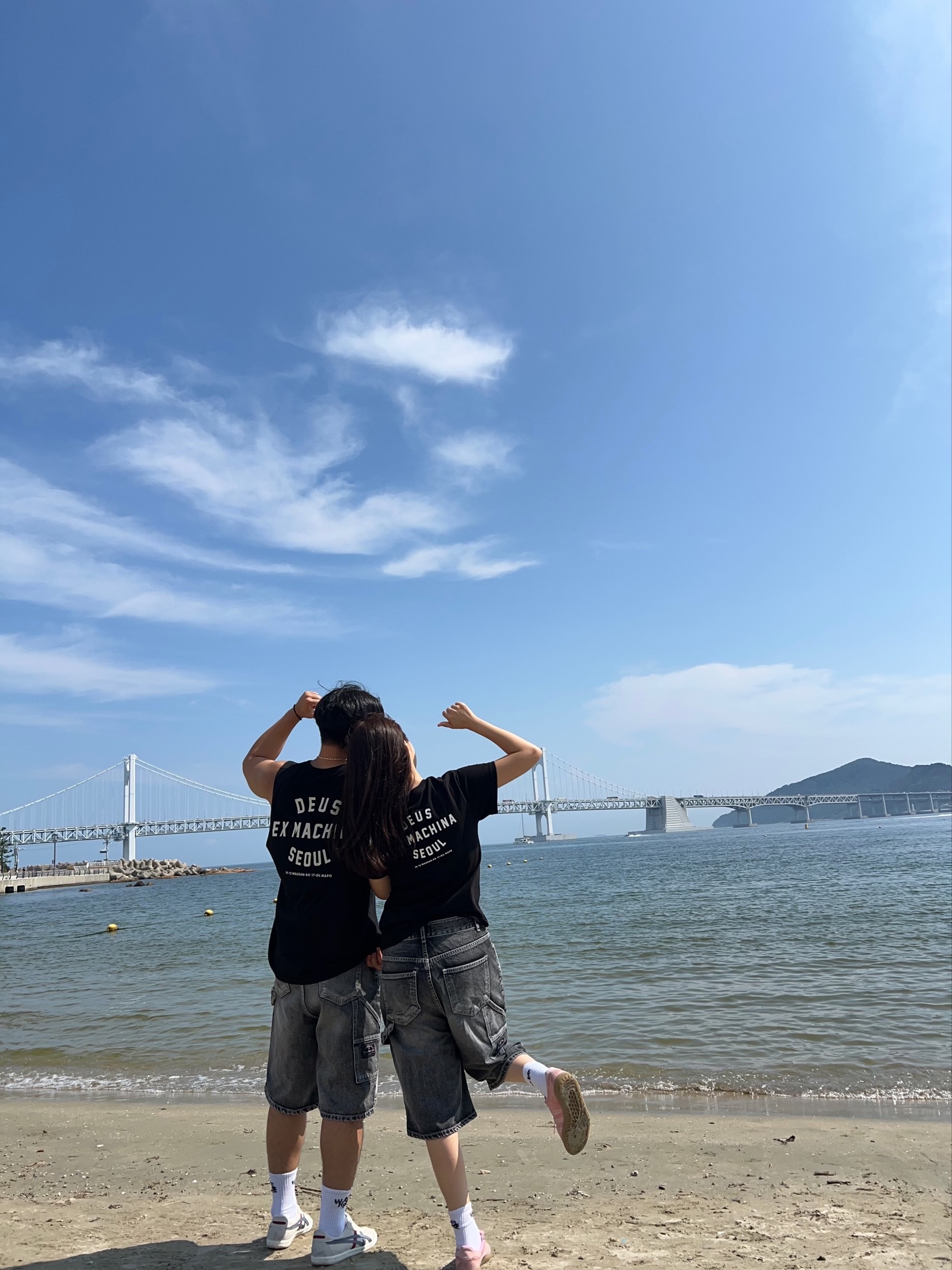 Adidas Bermuda Glow Pink, (Kids) Deus Ex Machina College Seoul T-Shirt Black 착용 스타일